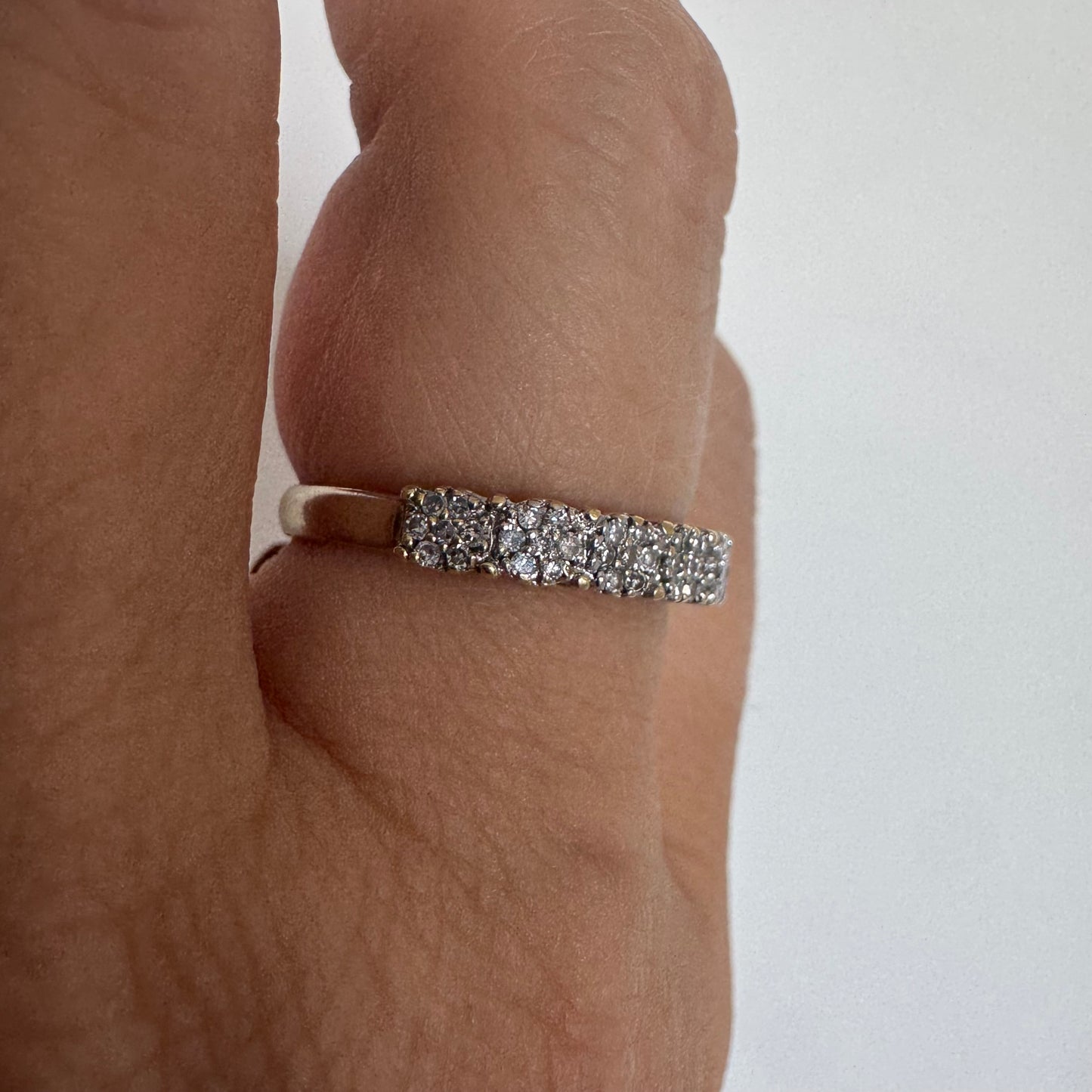 14K white gold half-eternity ring set with a row of Diamonds