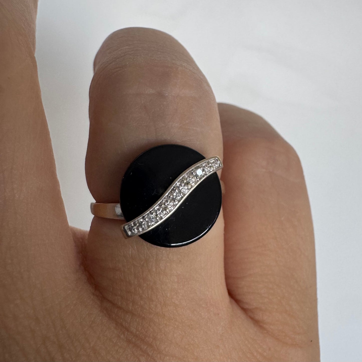 18K gold ring set with a polished round black Onyx