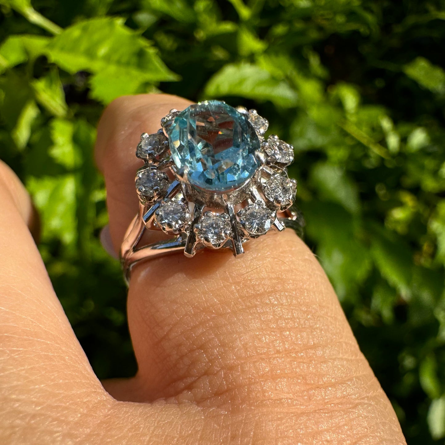 18K gold ring set with Aquamarine & Diamonds