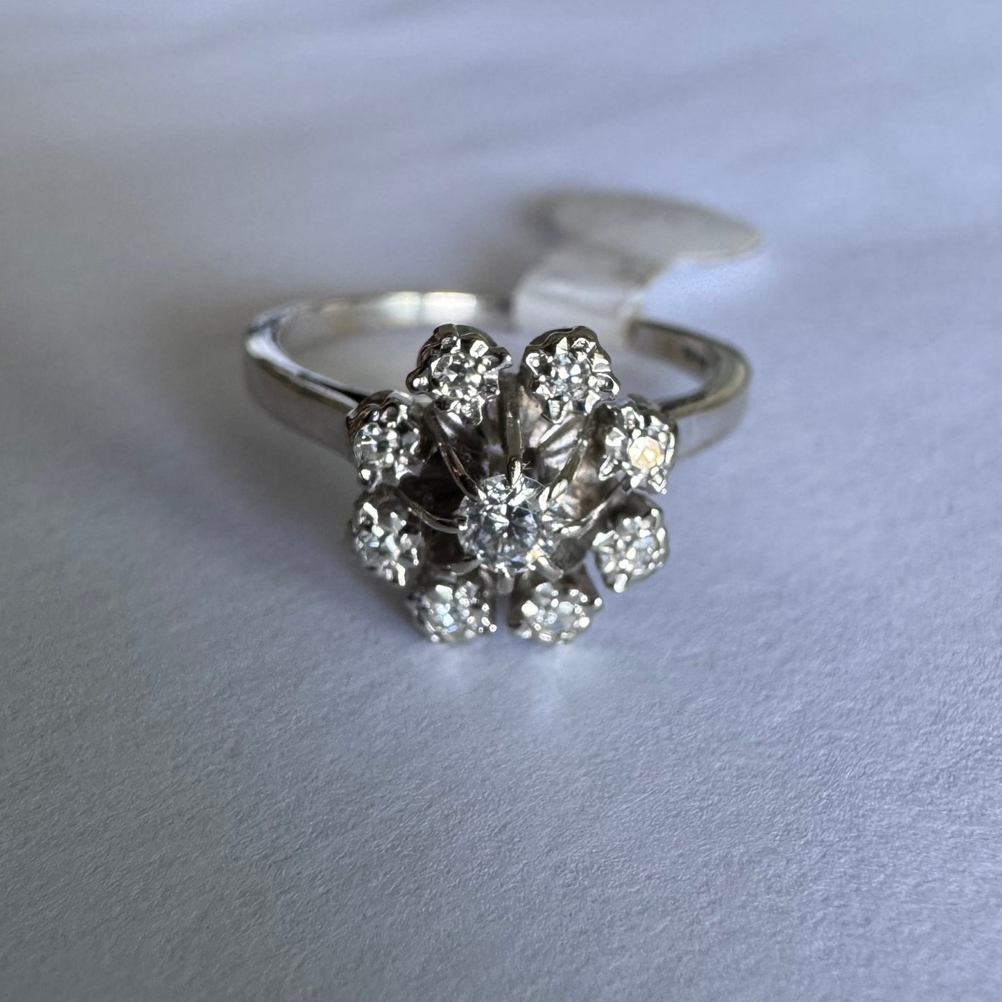 18K gold ring set with Diamonds