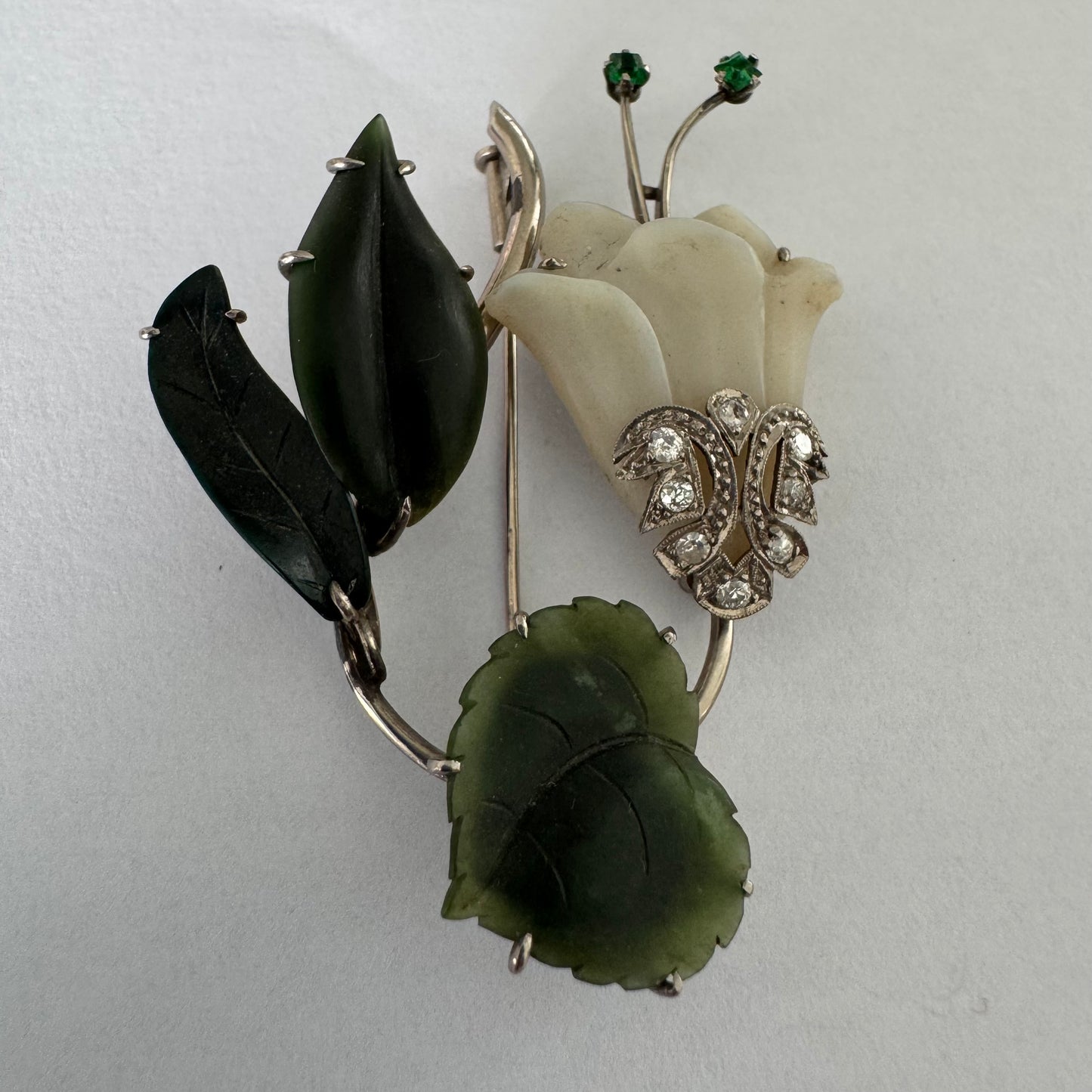 14K gold vintage brooch designed as a delicate floral composition