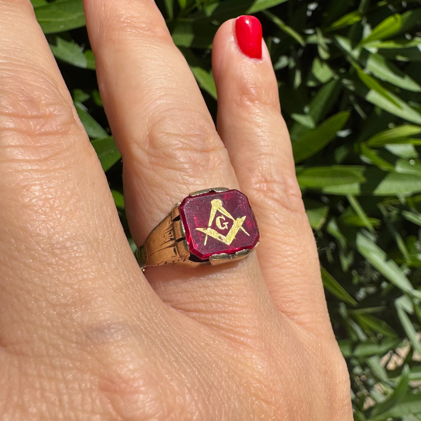 10K gold “Freemason” ring set with red gemstone with the iconic compass square and the letter “G” in gold
