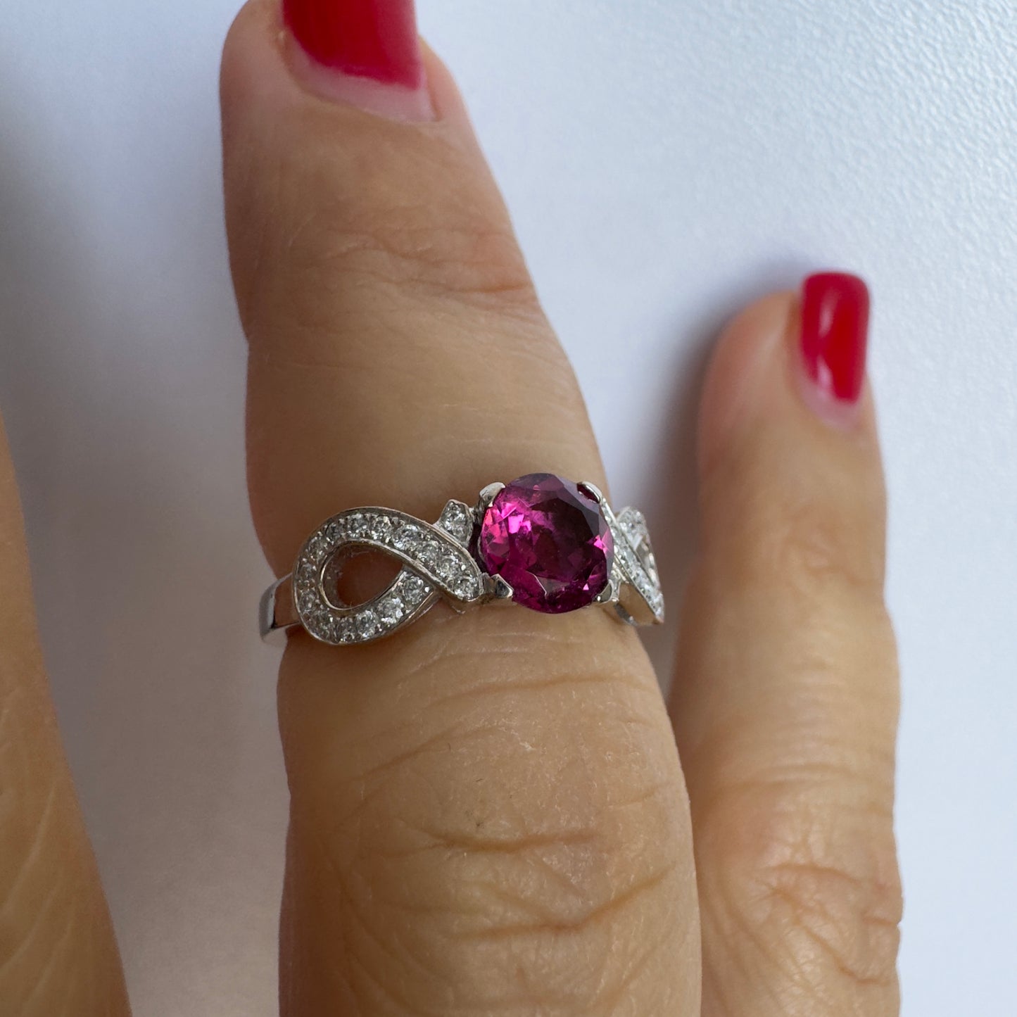 18K gold ring set with Pink Tourmaline & Diamonds