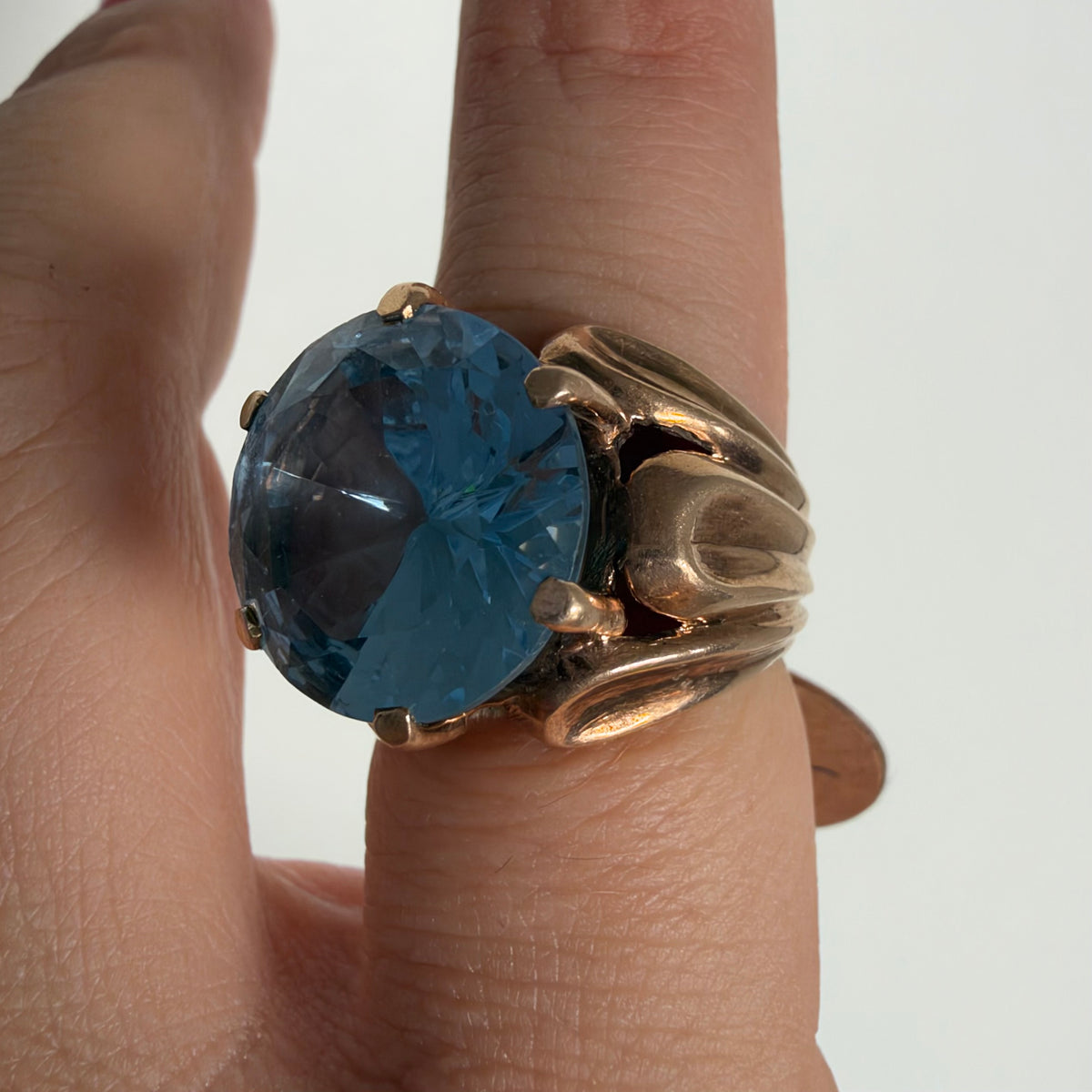 9K gold vintage ring with a large faceted blue topaz