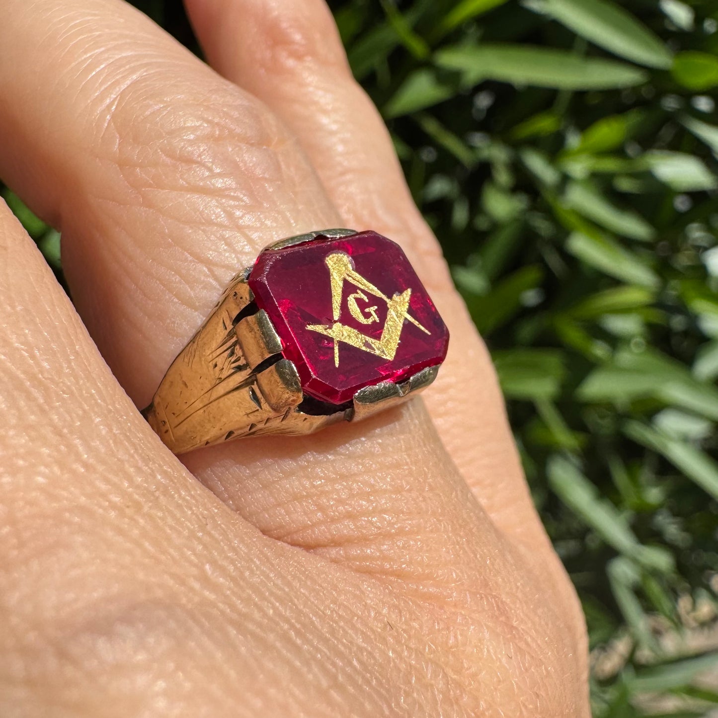 10K gold “Freemason” ring set with red gemstone with the iconic compass square and the letter “G” in gold