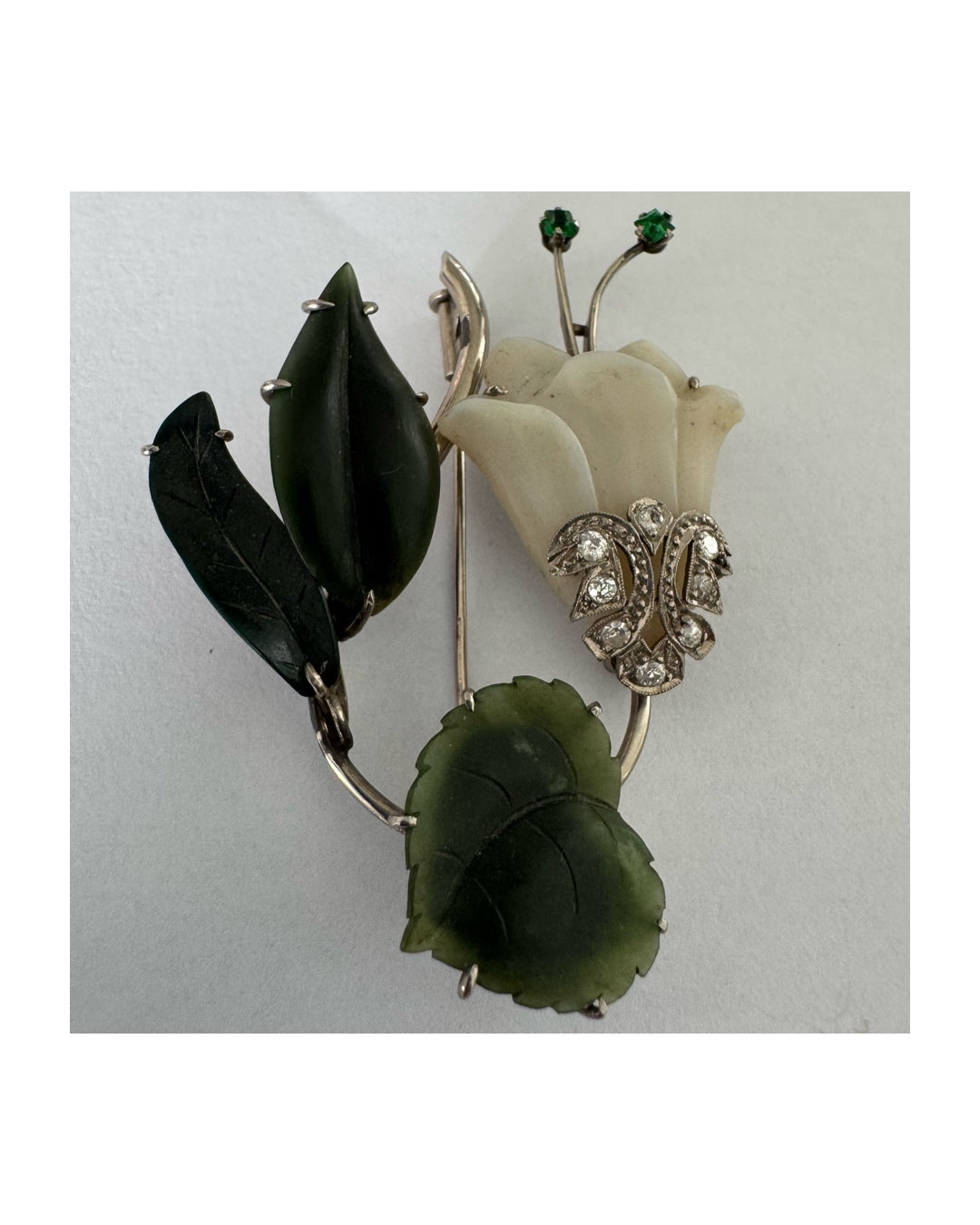 14K gold vintage brooch designed as a delicate floral composition