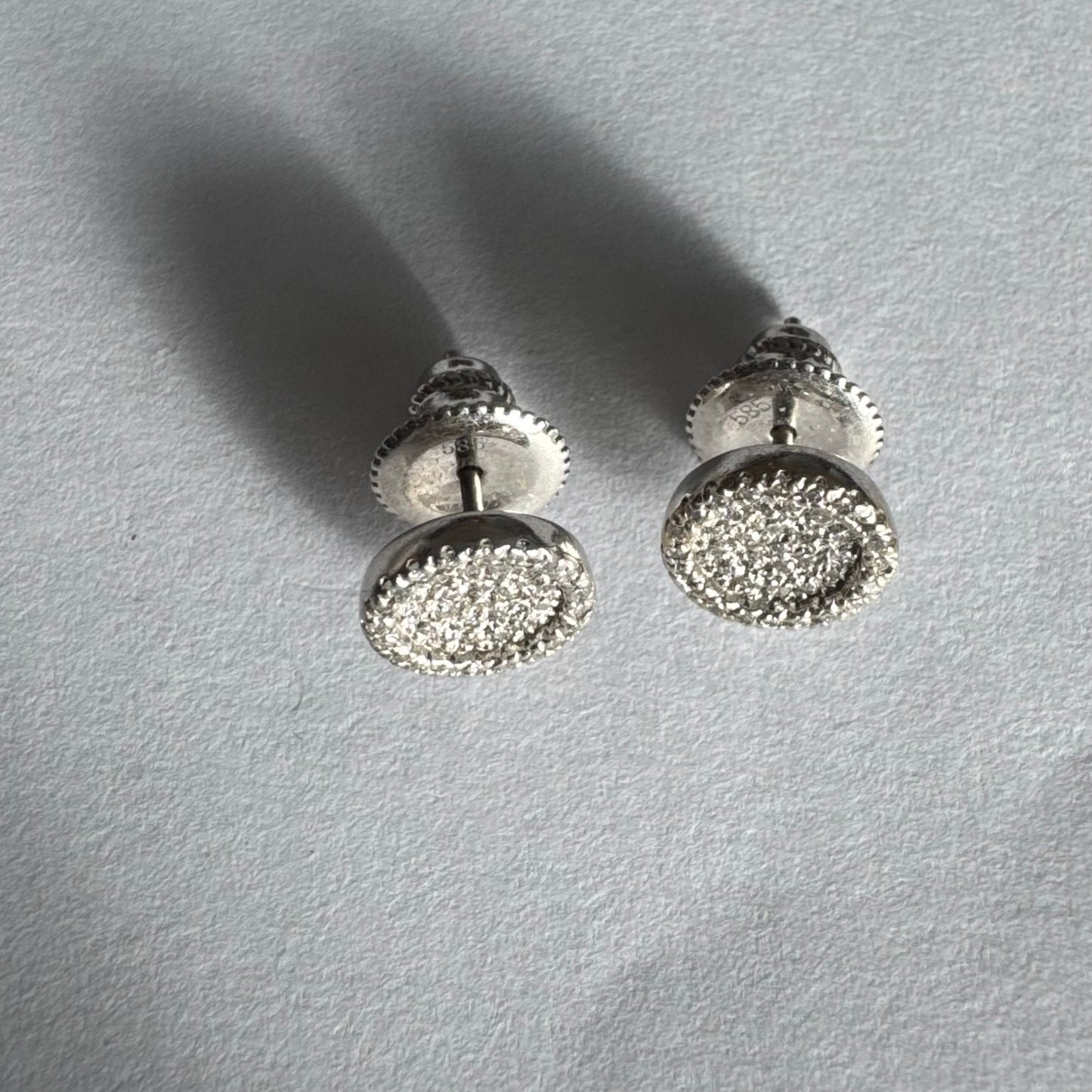 14K white gold diamond stud earrings, set with sparkling Diamonds in a rich pavé setting for maximum brilliance.