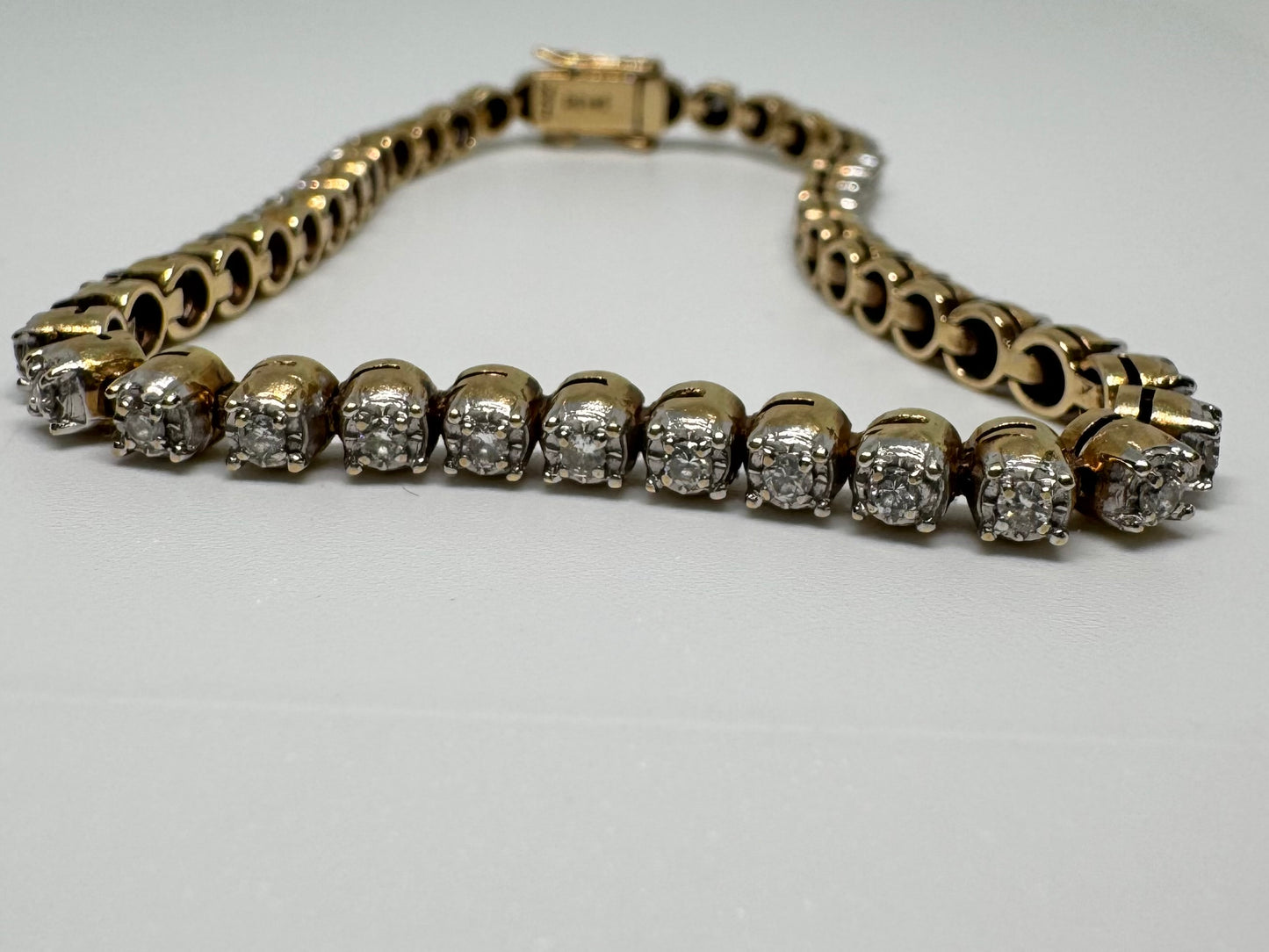 14K yellow gold bracelet set with Diamonds