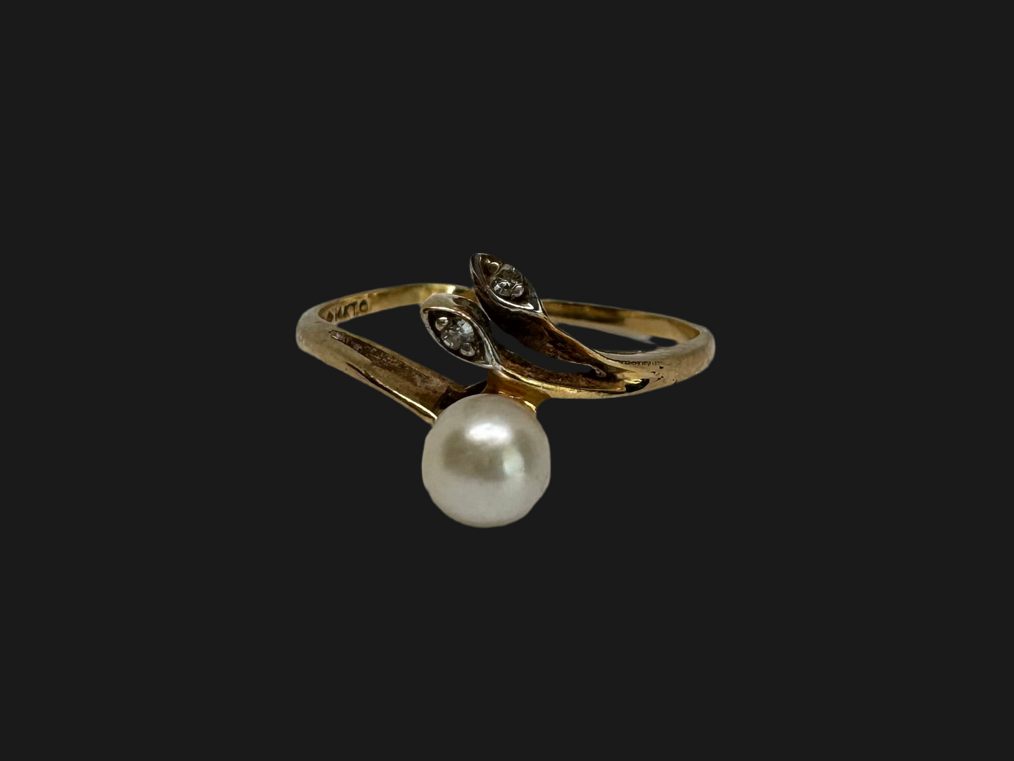 14K gold ring set with Pearl & Diamonds