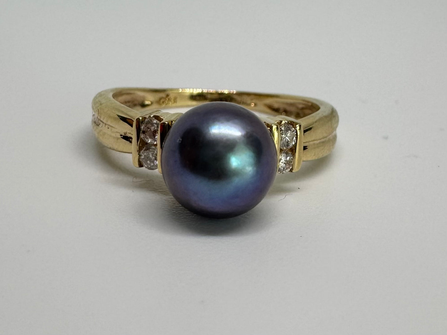 14K gold ring set with Black Pearl & Diamonds