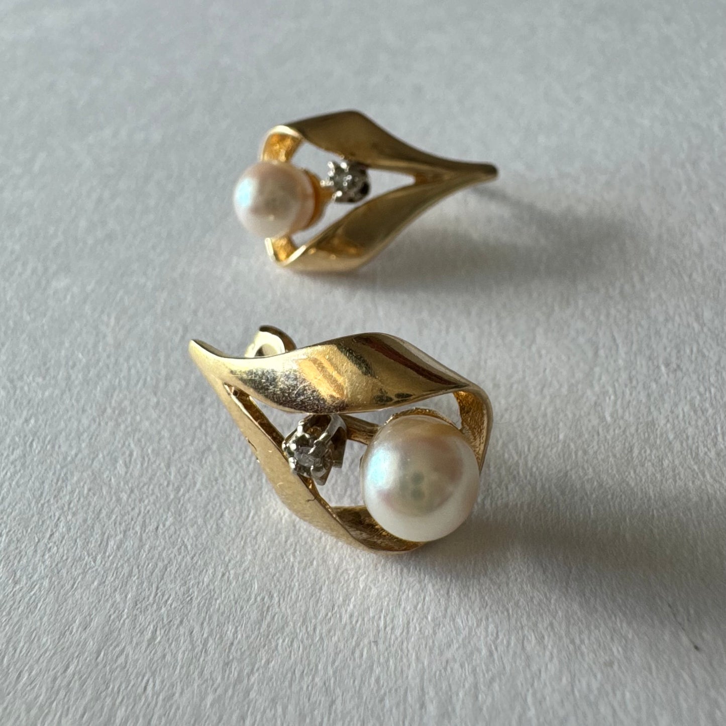 14K gold earrings set with Pearls and sparkling Diamonds