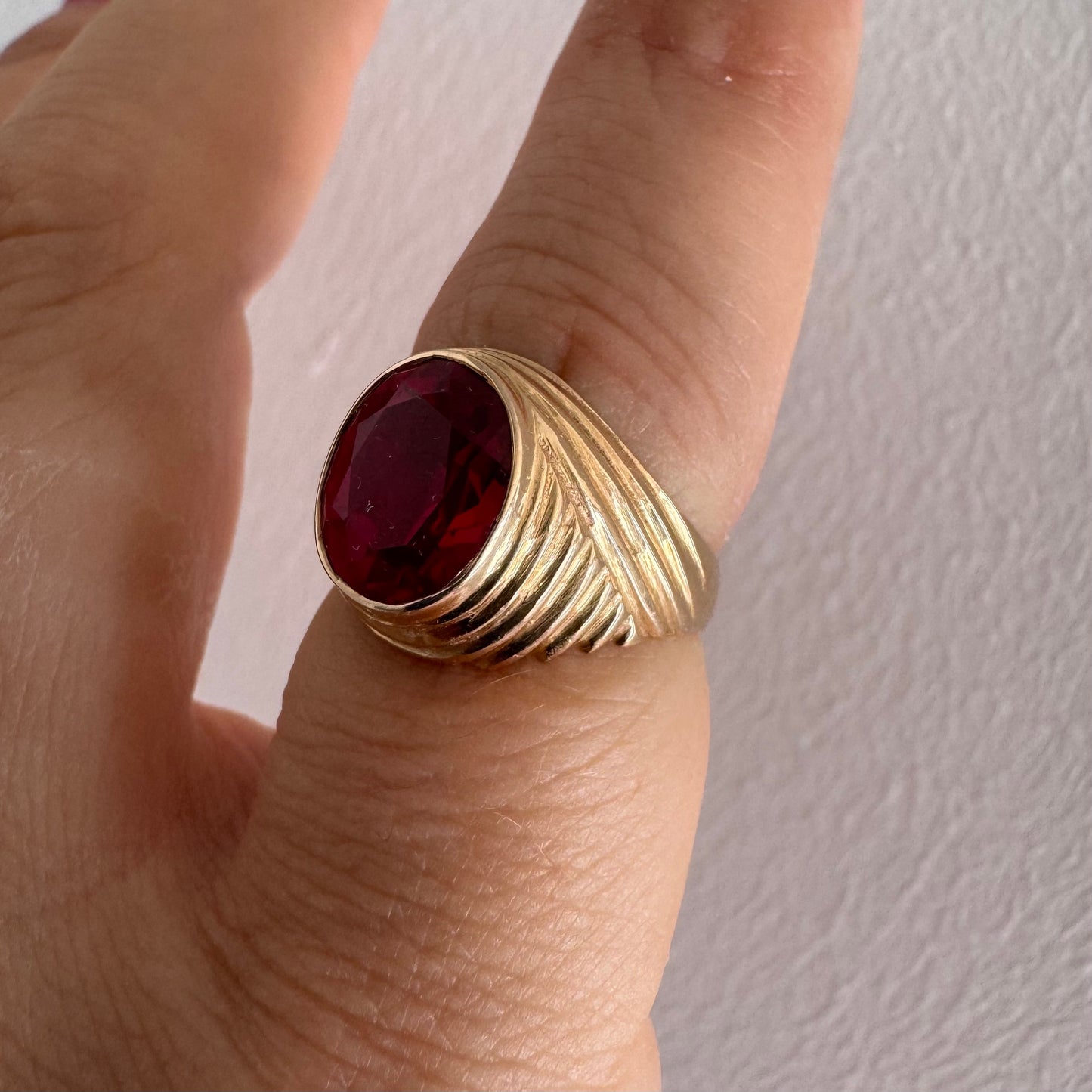 18K gold ring set with a striking oval-cut Ruby gemstone.