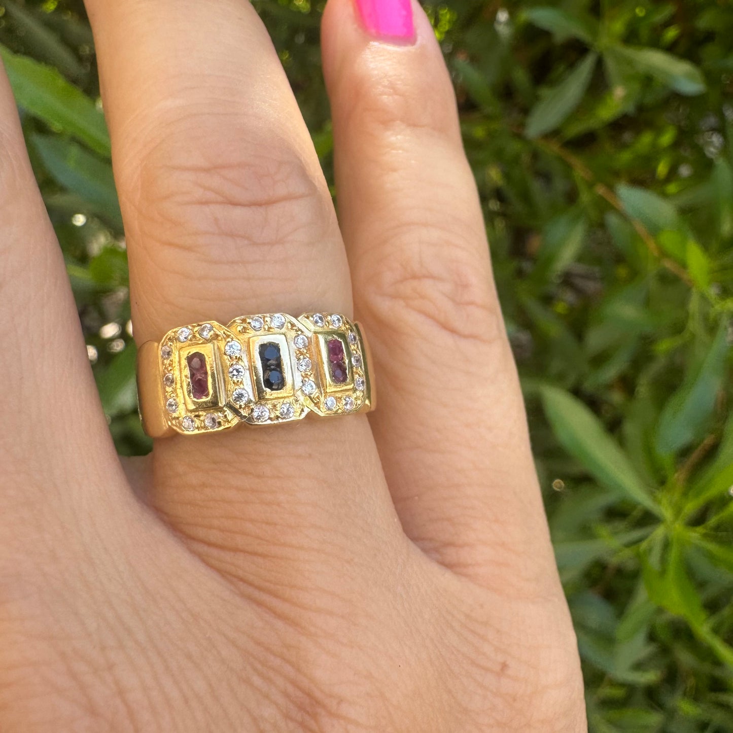 18K gold ring set with Rubies Sapphires, framed by sparkling Diamonds