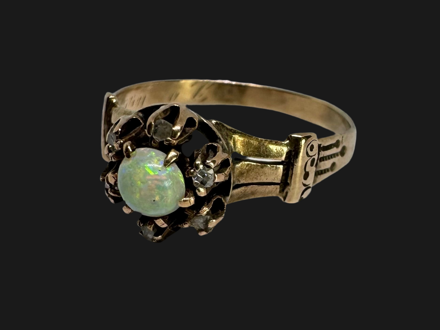 9K gold ring set with Opal