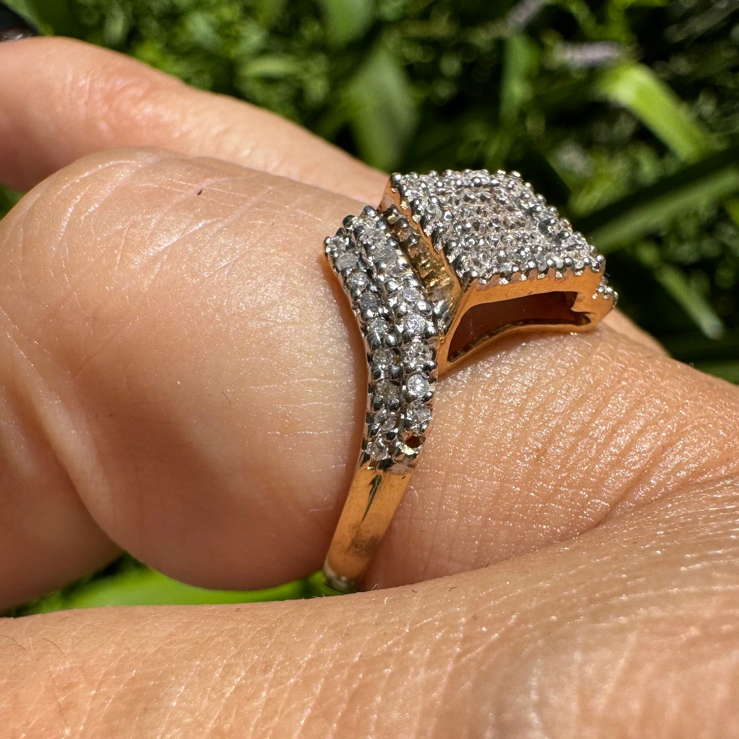 14K gold ring set with Diamonds