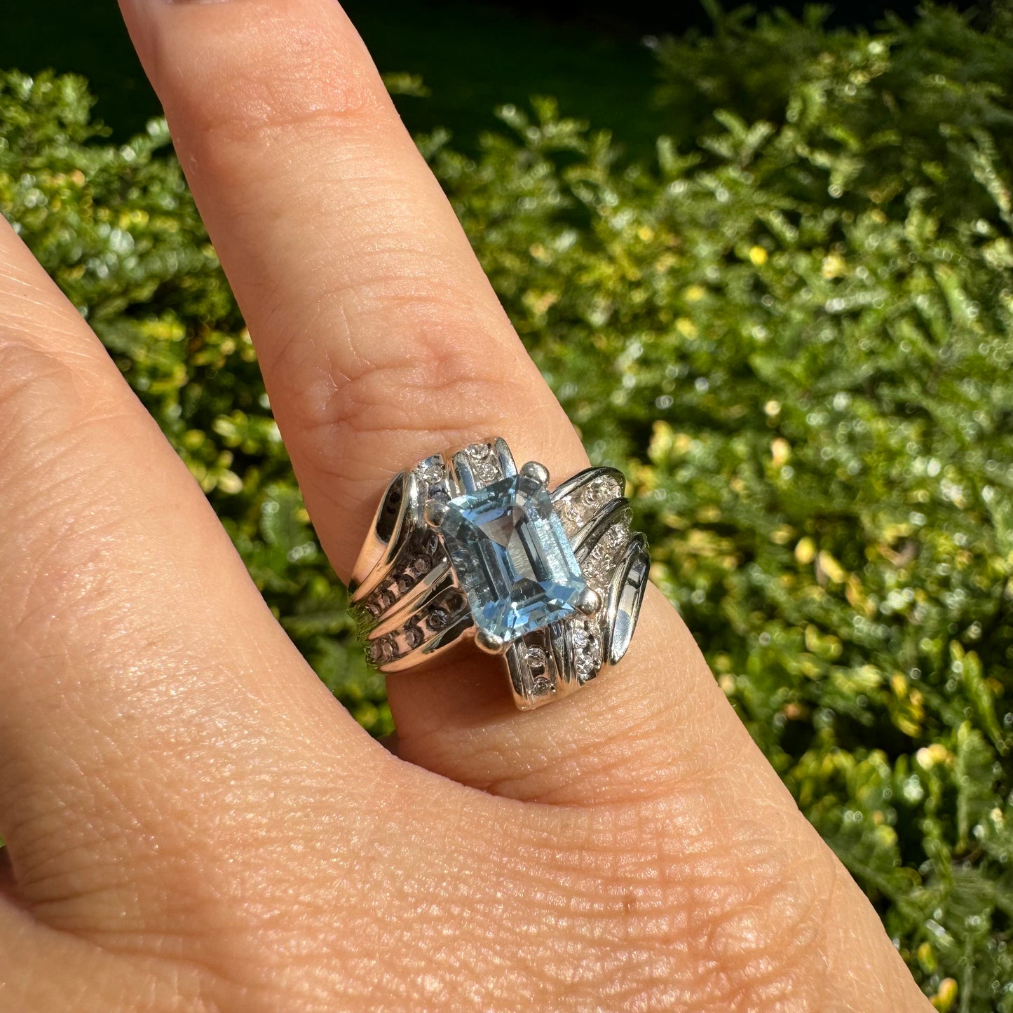 14K gold ring set with Aquamarine & Diamonds