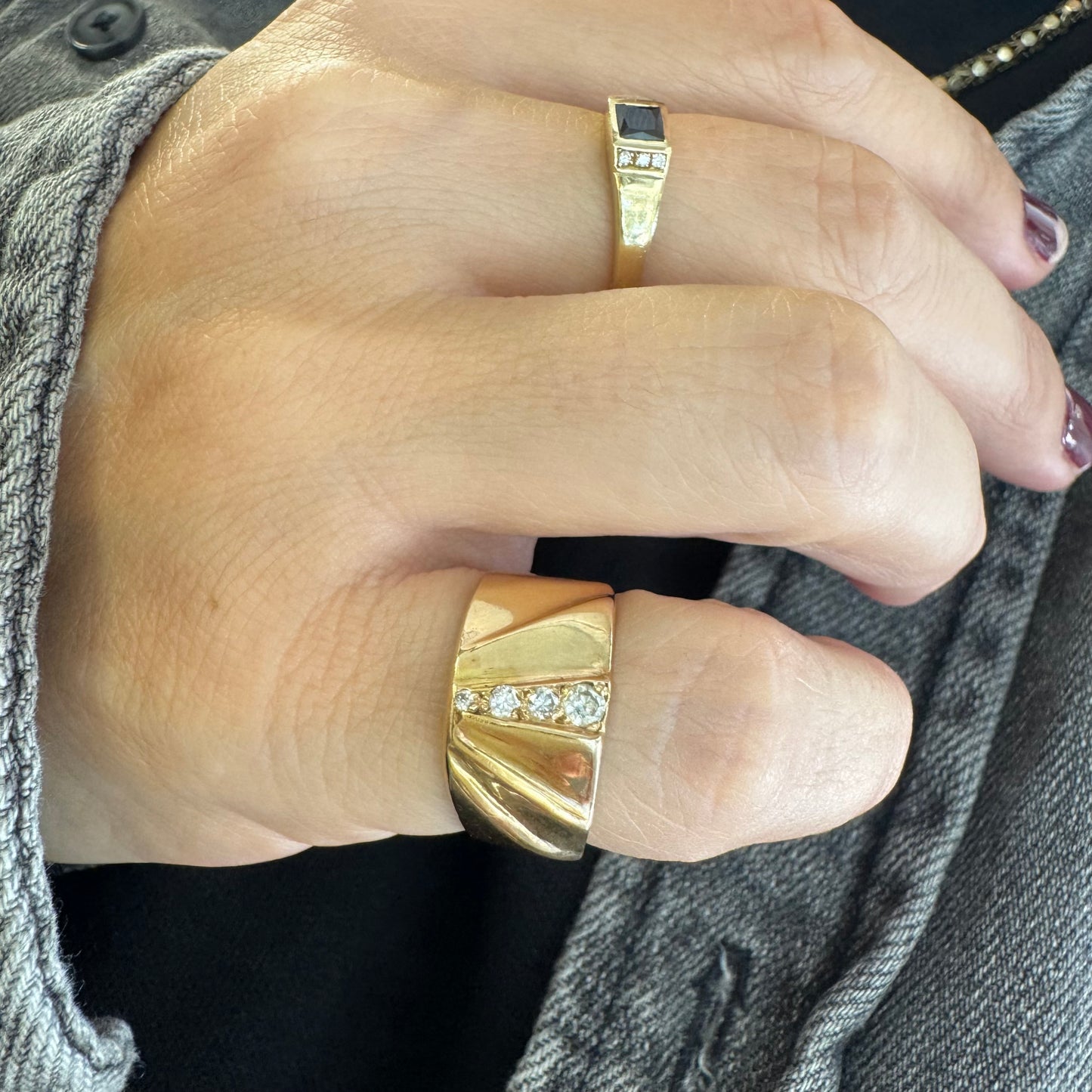 טבעת זהב צהוב 14 קראט יוניסקס מרשימה בעיצוב מניפה גאומטרי.