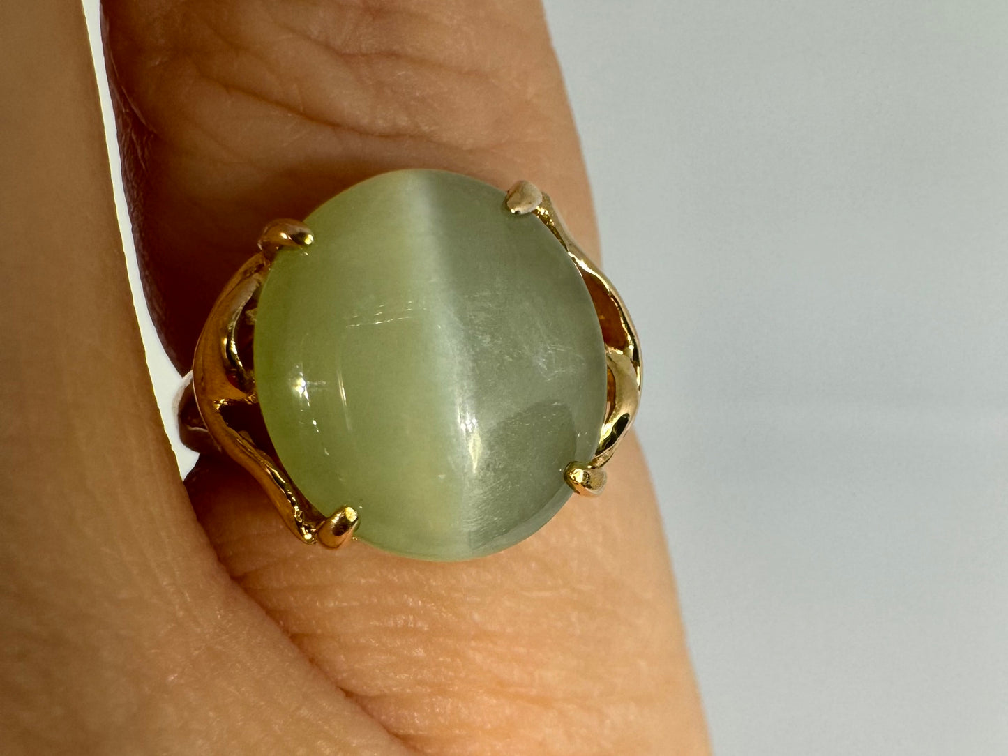 טבעת זהב 14K משובצת אבן Chrysoberyl Cats-Eye