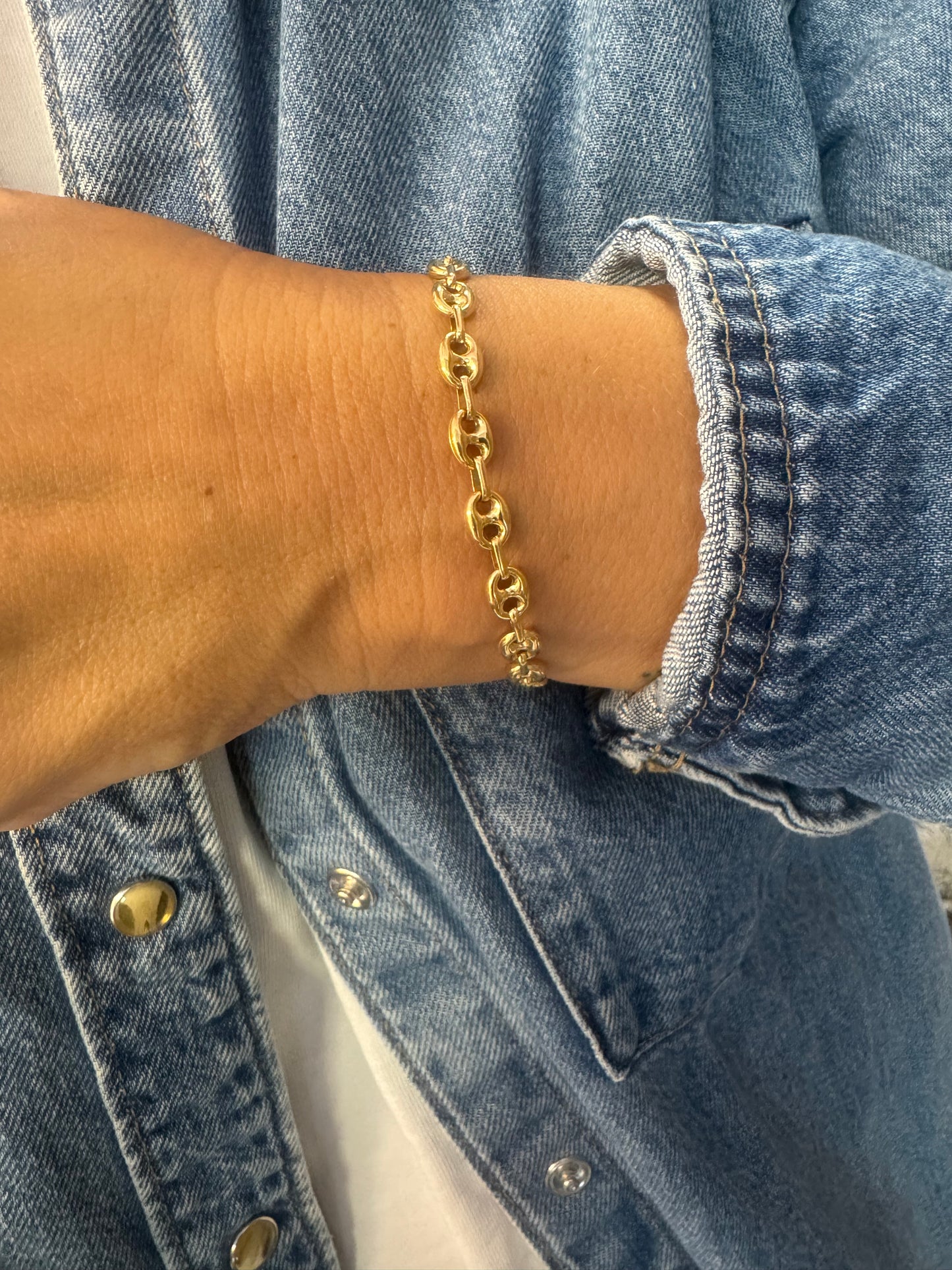 18K gold bracelet in a mariner link design