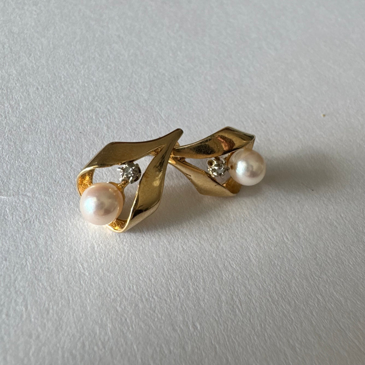 14K gold earrings set with Pearls and sparkling Diamonds