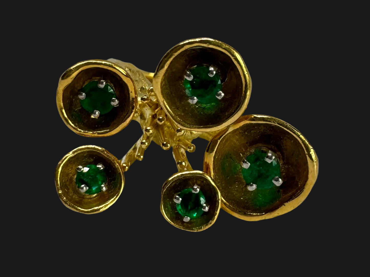 18K gold ring set with Emerald