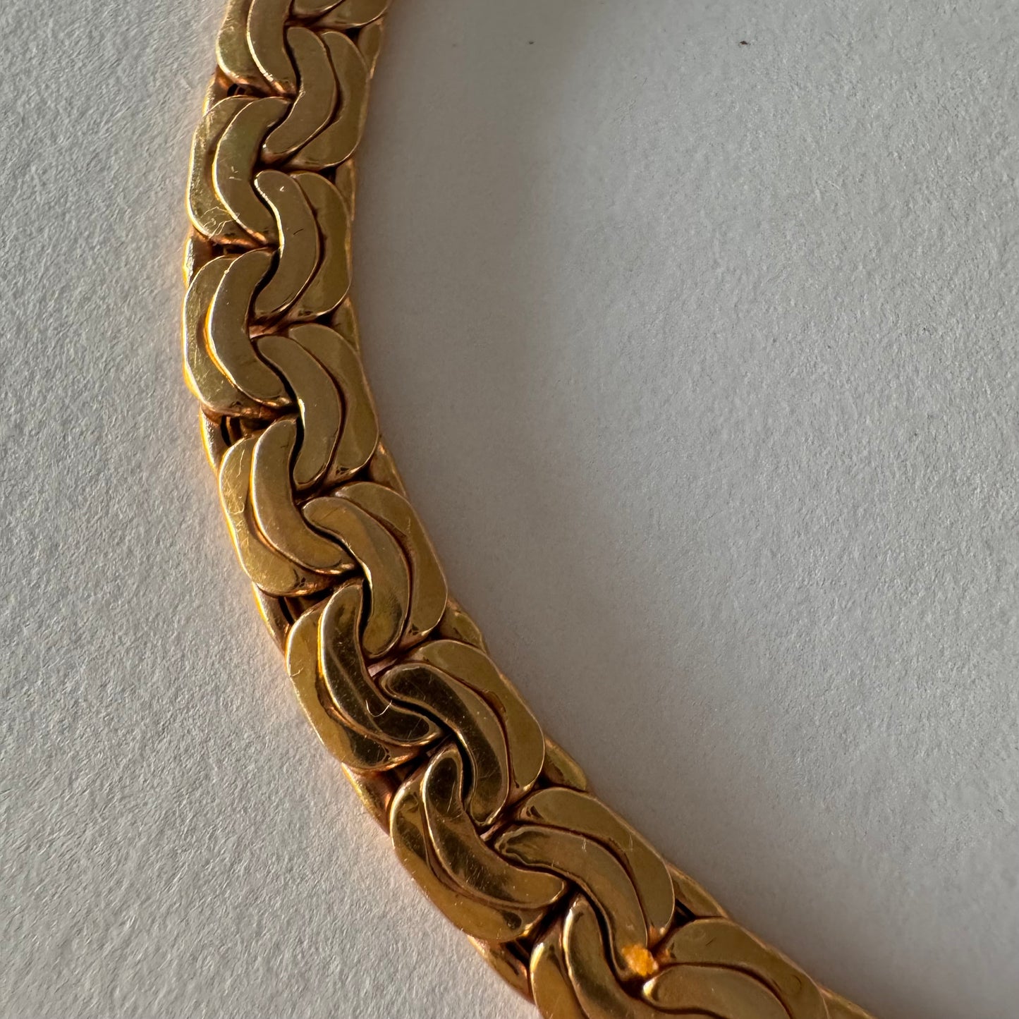 צמיד זהב אדום 14 קראט בעבודת חוליות מרהיבה.