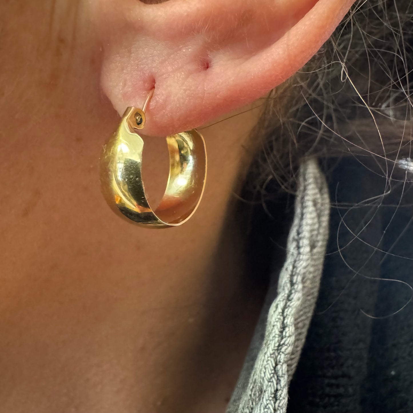 עגילי זהב צהוב 10 קראט חישוקים עבים וקלילים