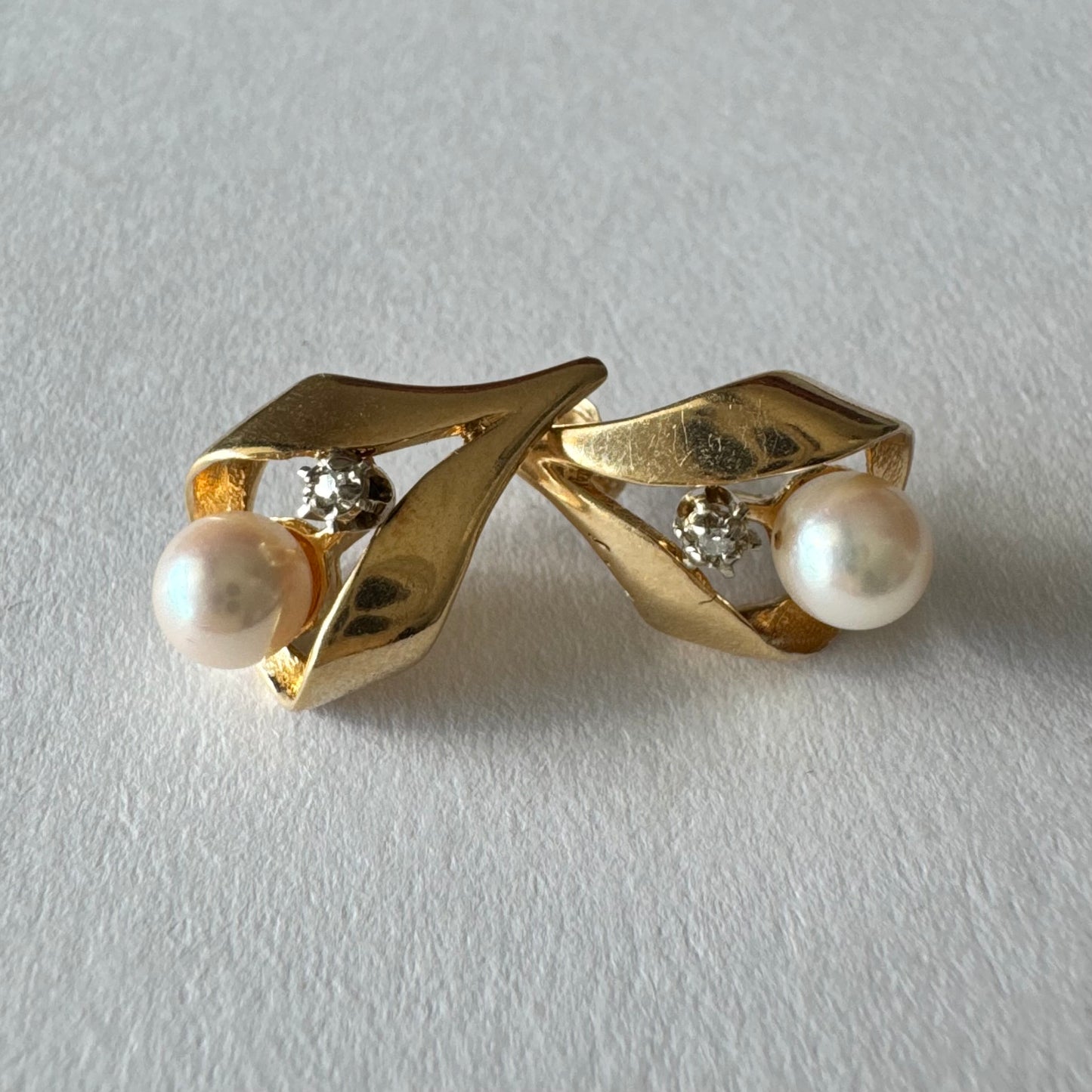 14K gold earrings set with Pearls and sparkling Diamonds