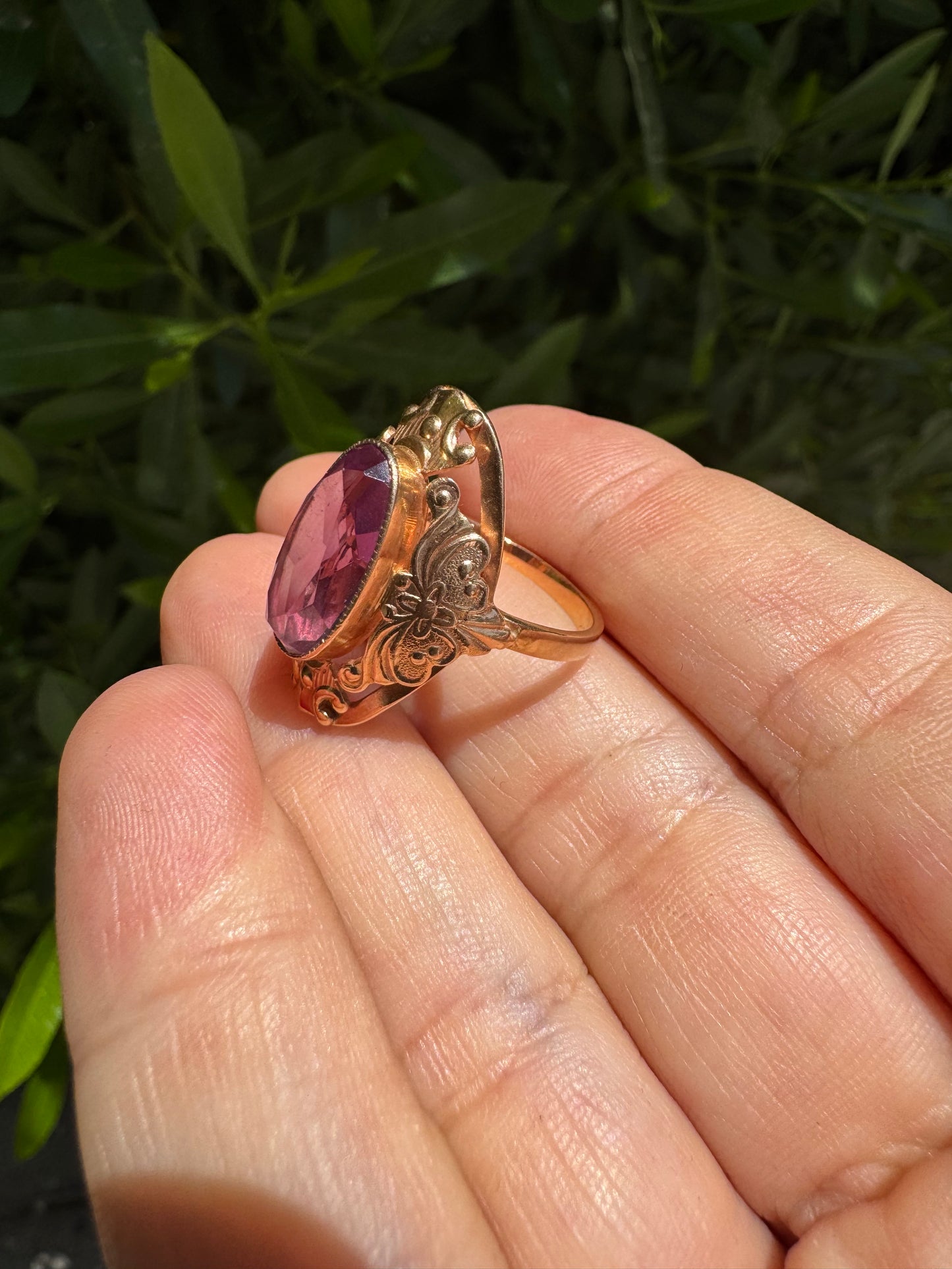 14K gold set with an oval-cut Amethyst