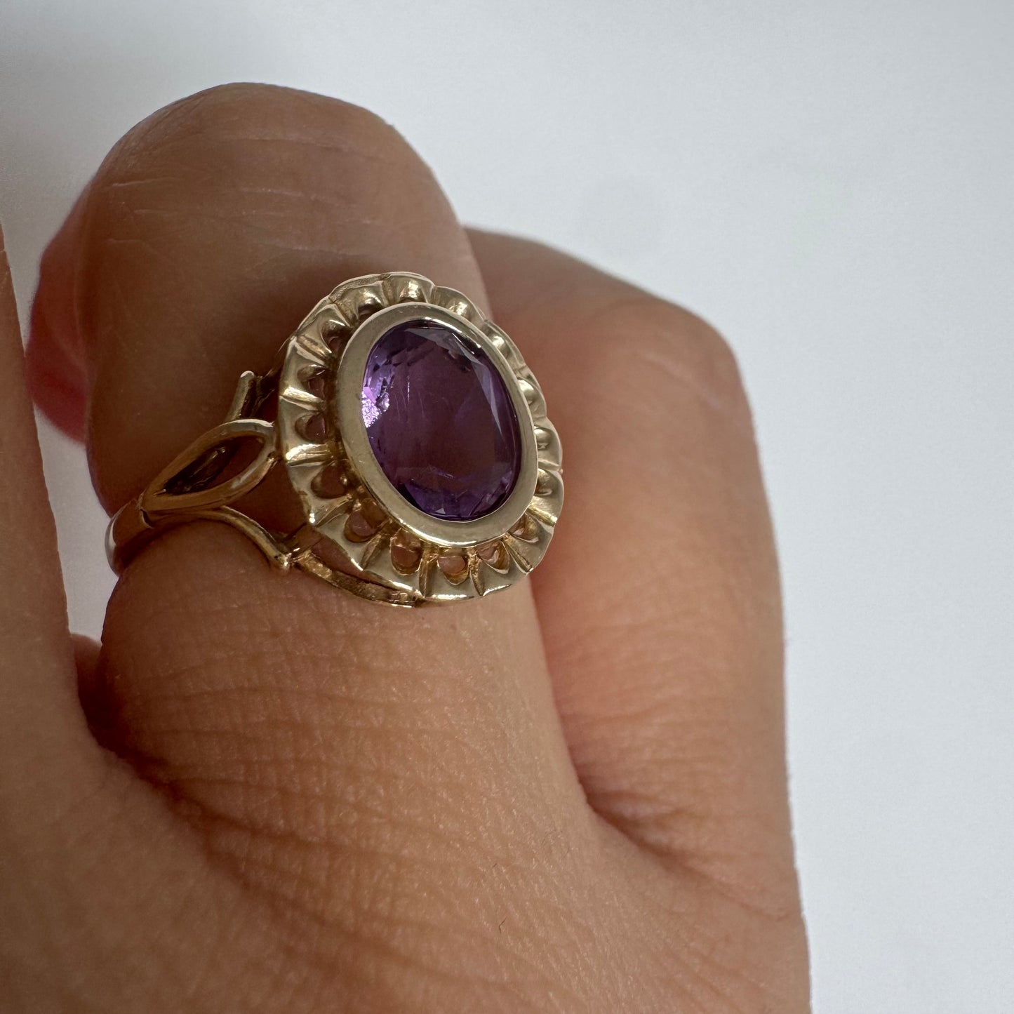 9K gold ring set with a mesmerizing deep purple Amethyst, framed by delicate details that give it a romantic and regal feel.