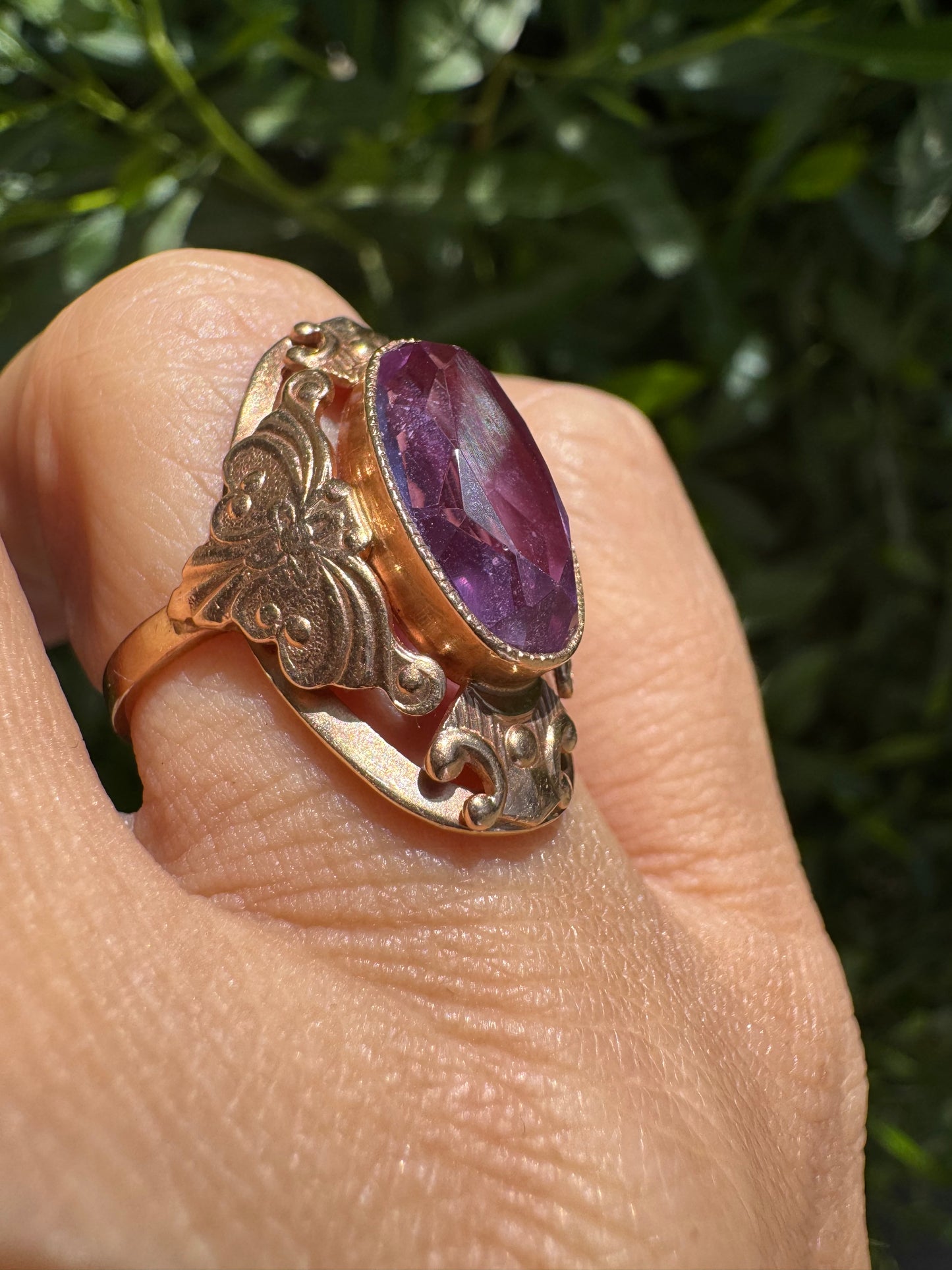 14K gold set with an oval-cut Amethyst