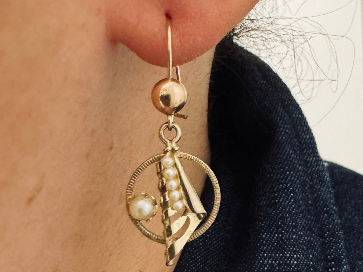 10K gold Drop Earrings set with Pearl