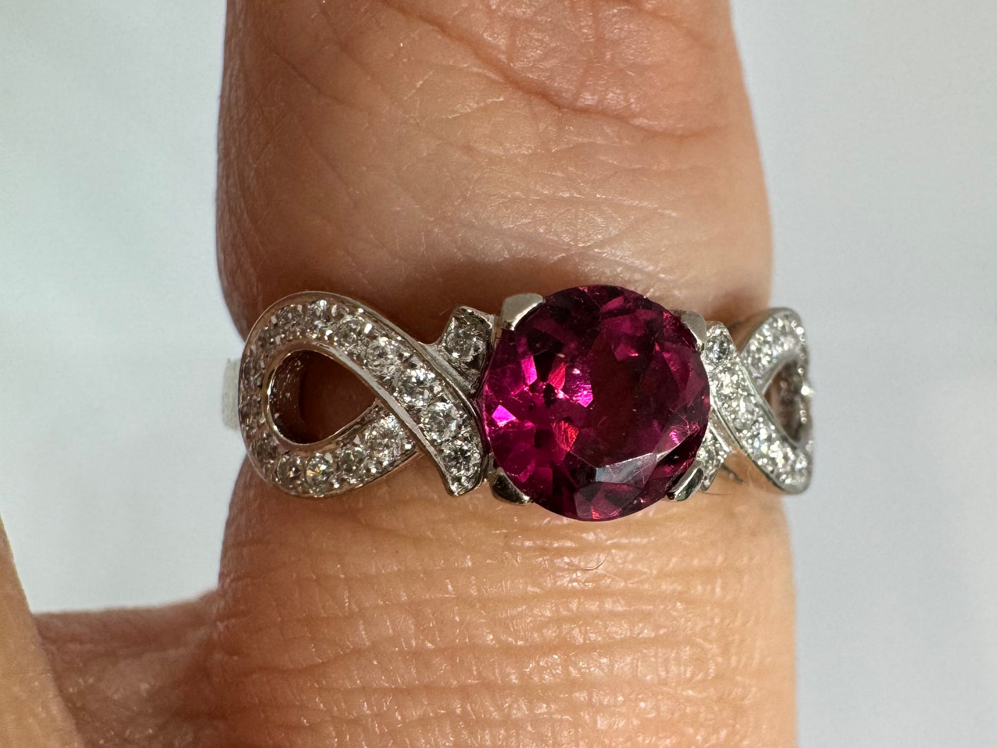 18K gold ring set with Pink Tourmaline & Diamonds