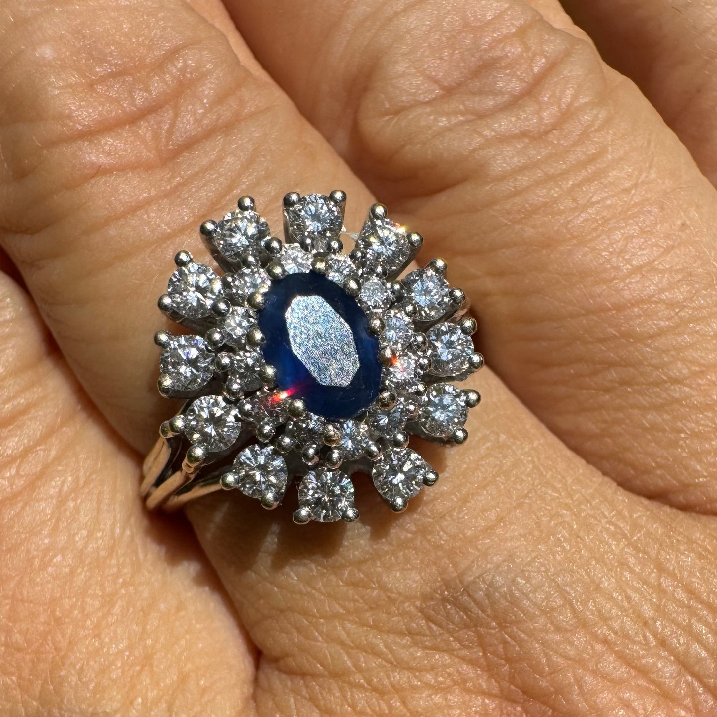 18K gold ring set with Sapphire & Diamonds