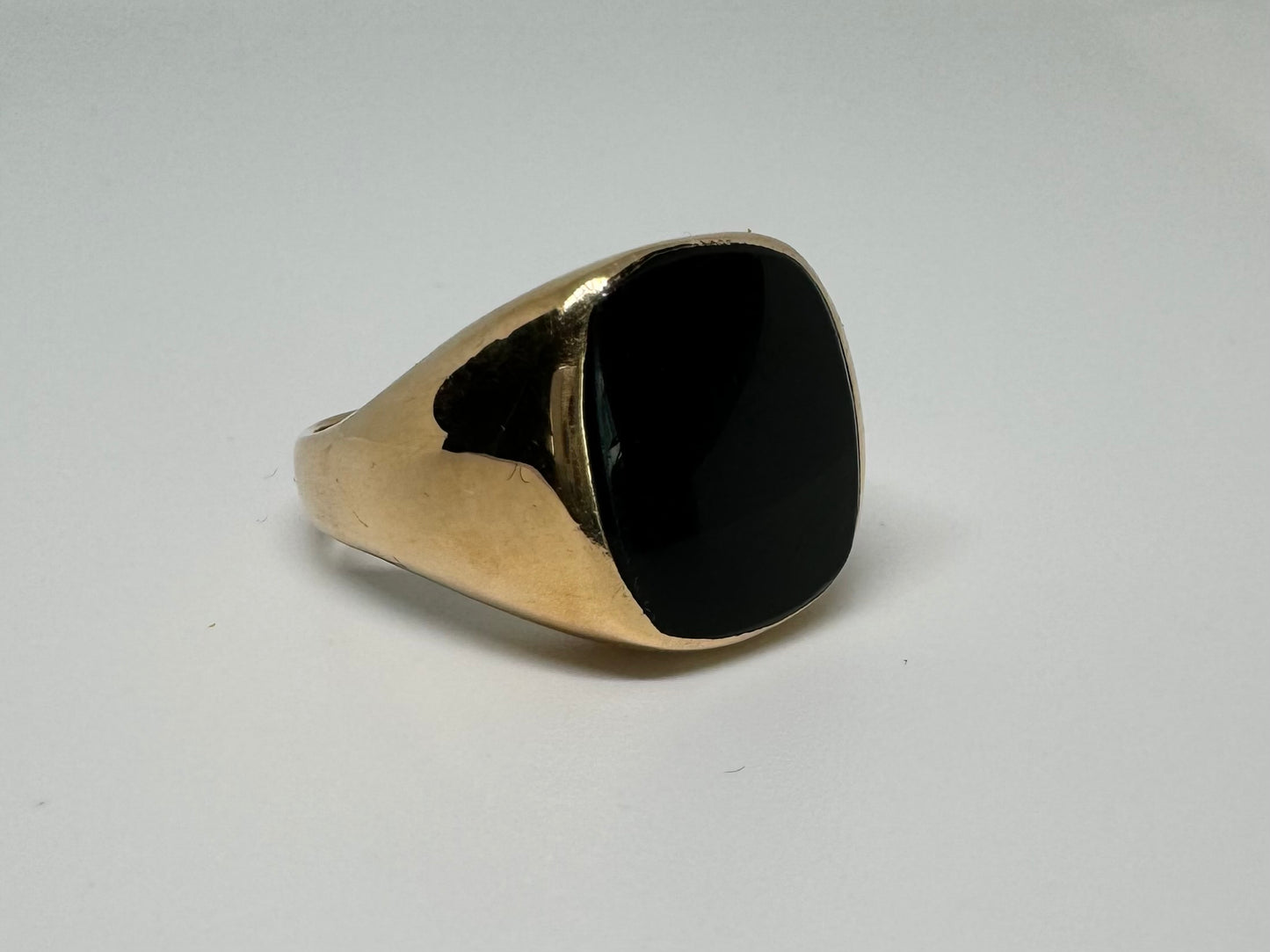 14K gold ring set with Onyx