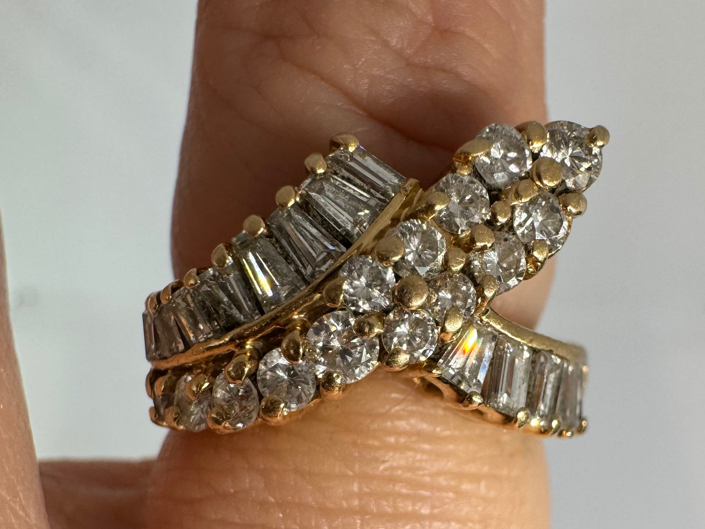 14K gold ring set with Diamonds