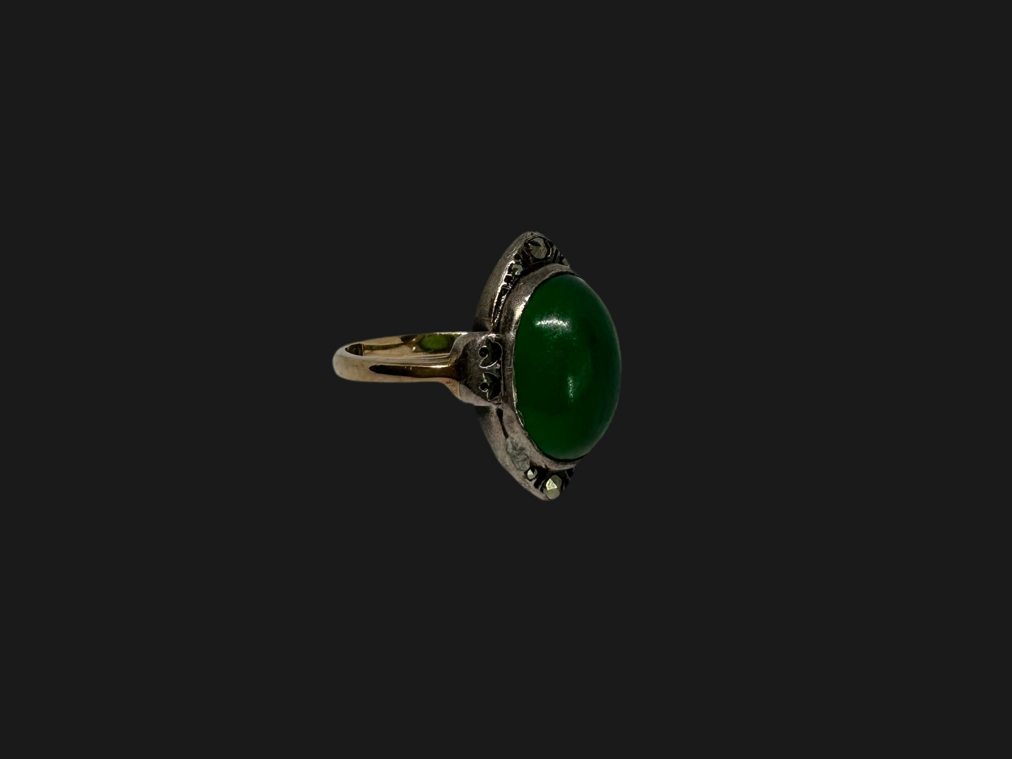 9K gold ring set with green Jade & Diamonds