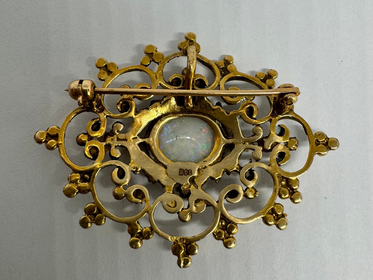 14K gold Brooch set with Opal