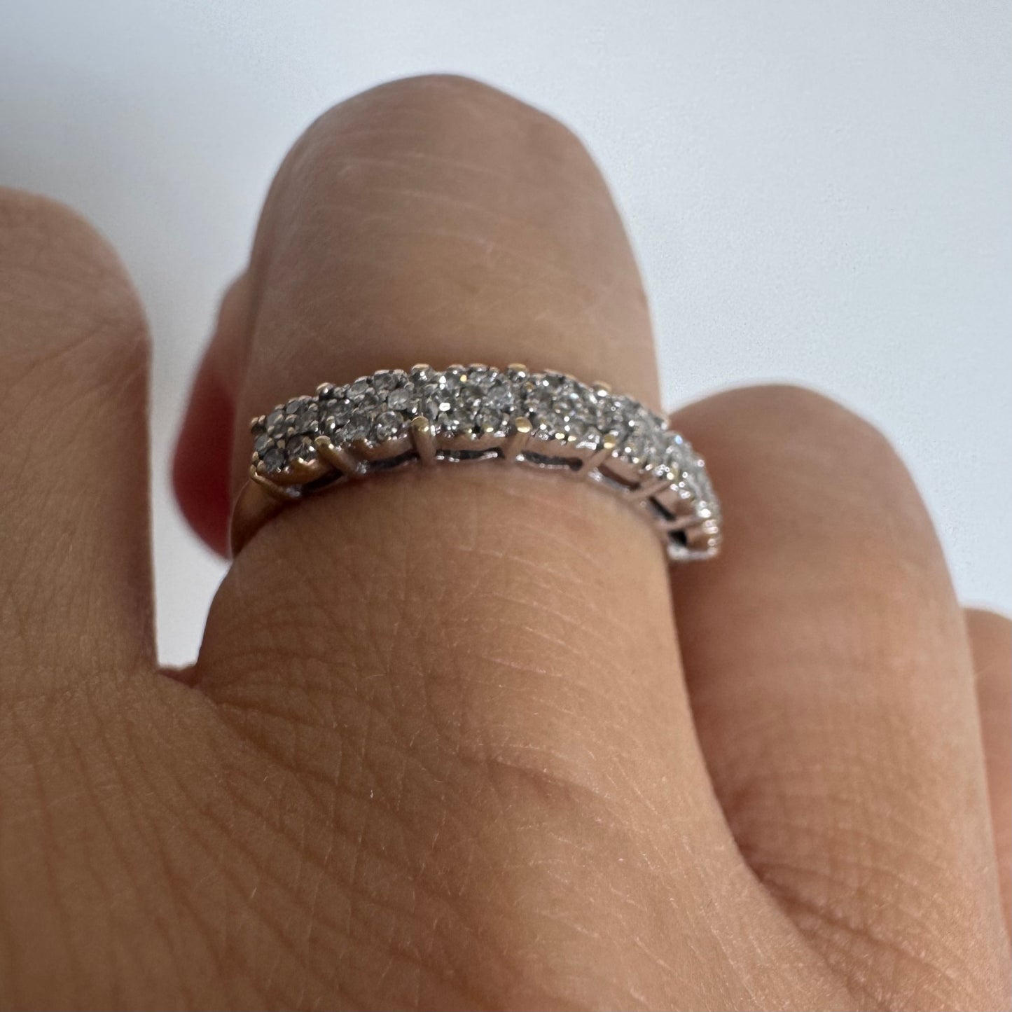 14K white gold half-eternity ring set with a row of Diamonds