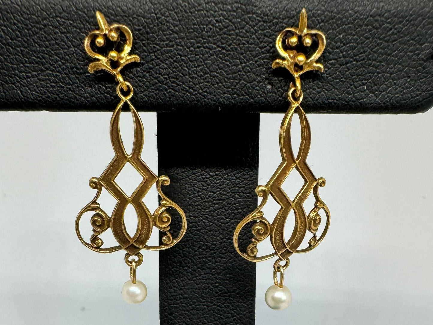 14K gold Drop Earrings set with Pearl