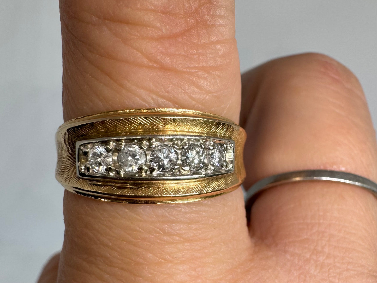 14K gold ring set with Diamonds