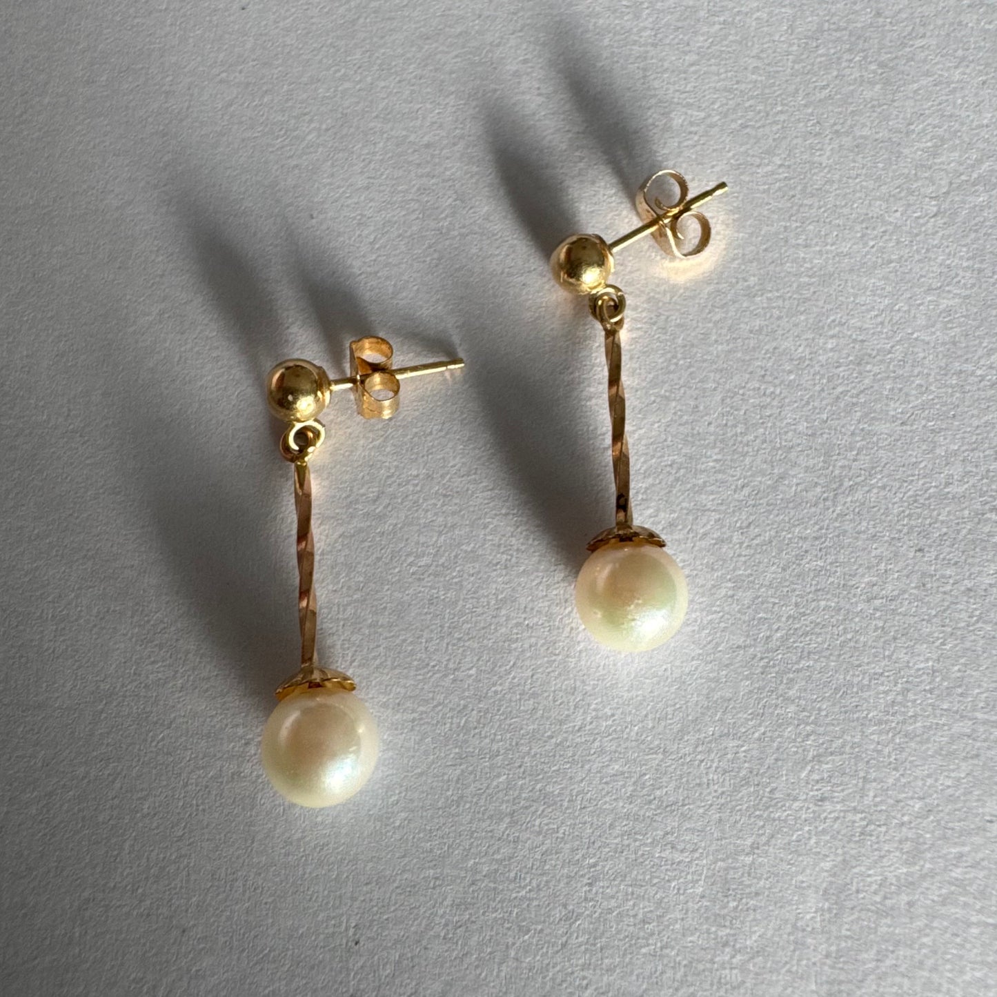 14K gold earrings set with Pearl