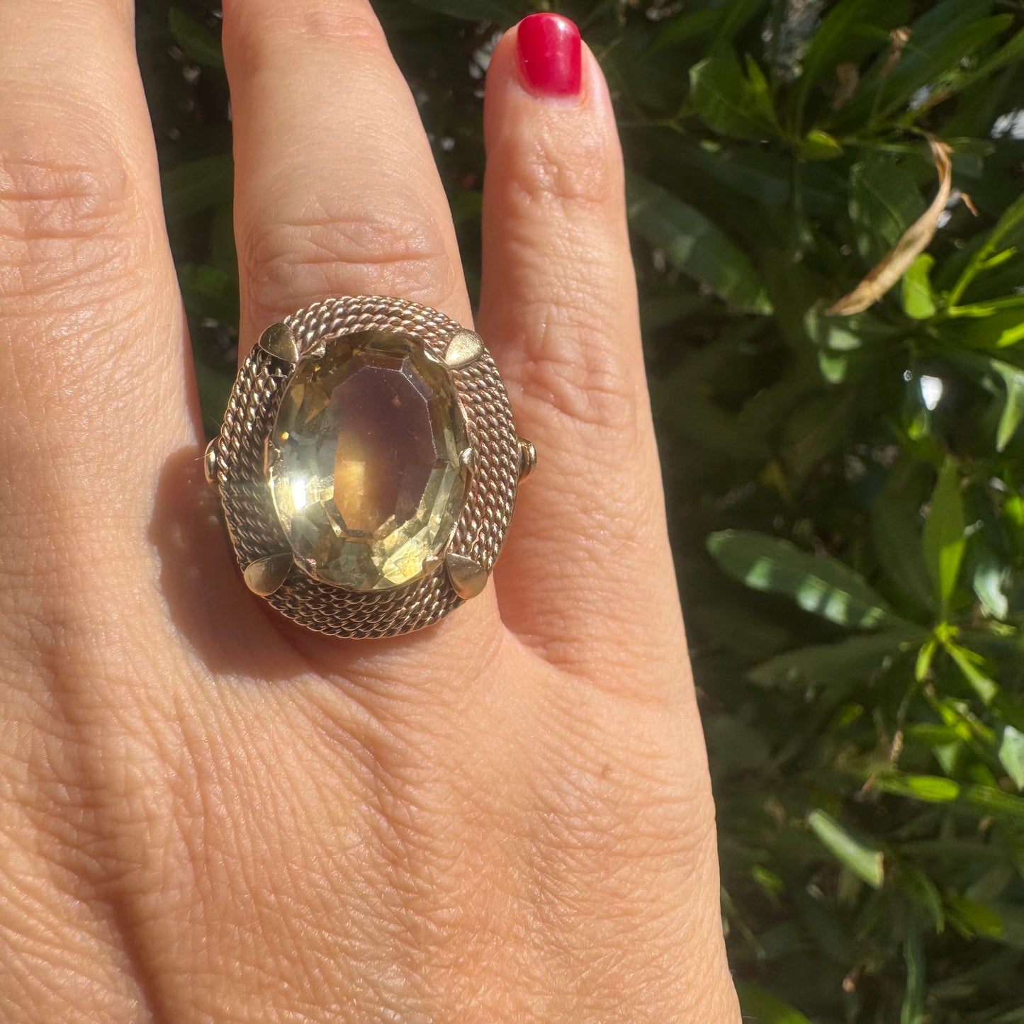 טבעת זהב אדום 14 קראט משובצת אבן סמוקי קוורץ גדולה