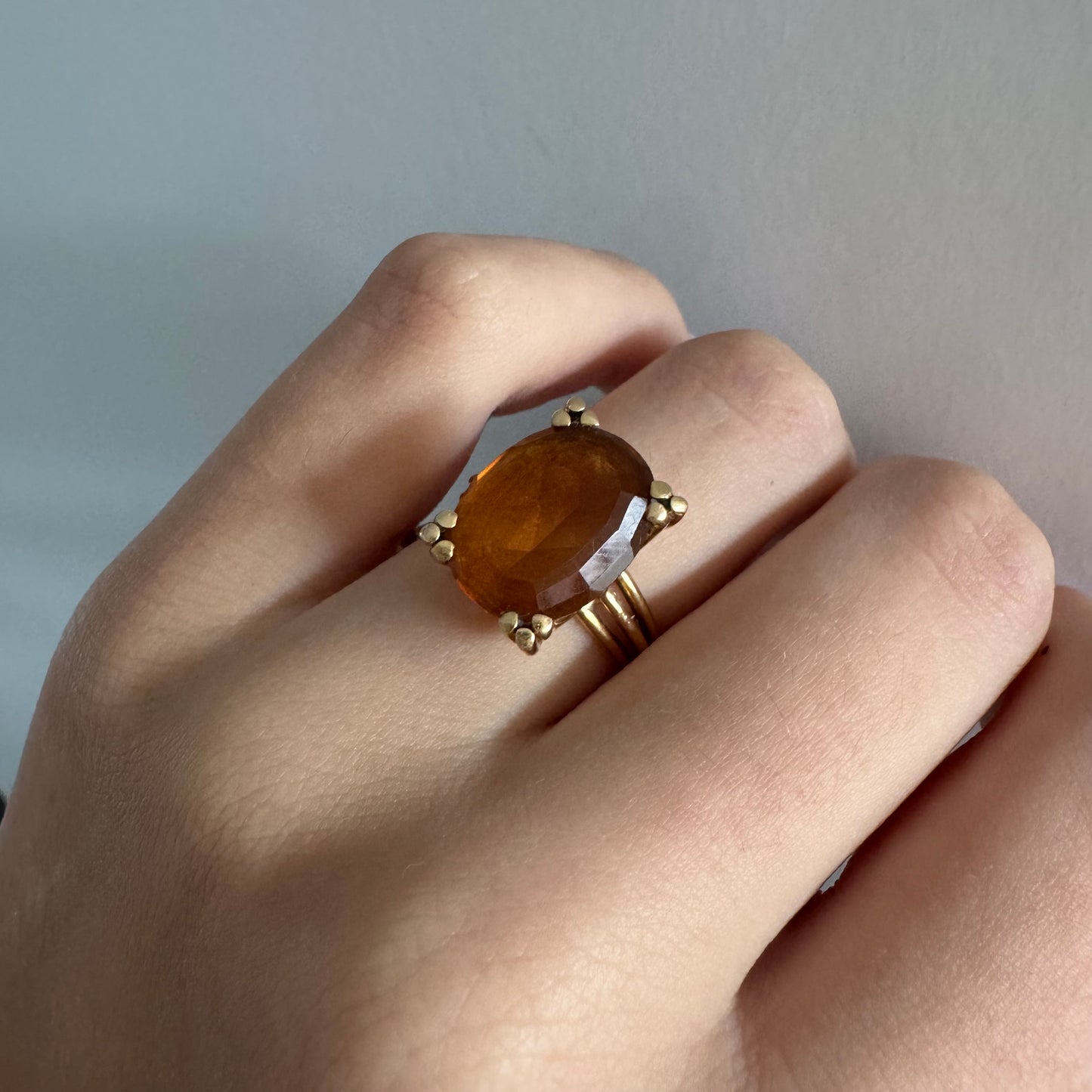 18K gold ring set with a warm-toned Citrine gemstone
