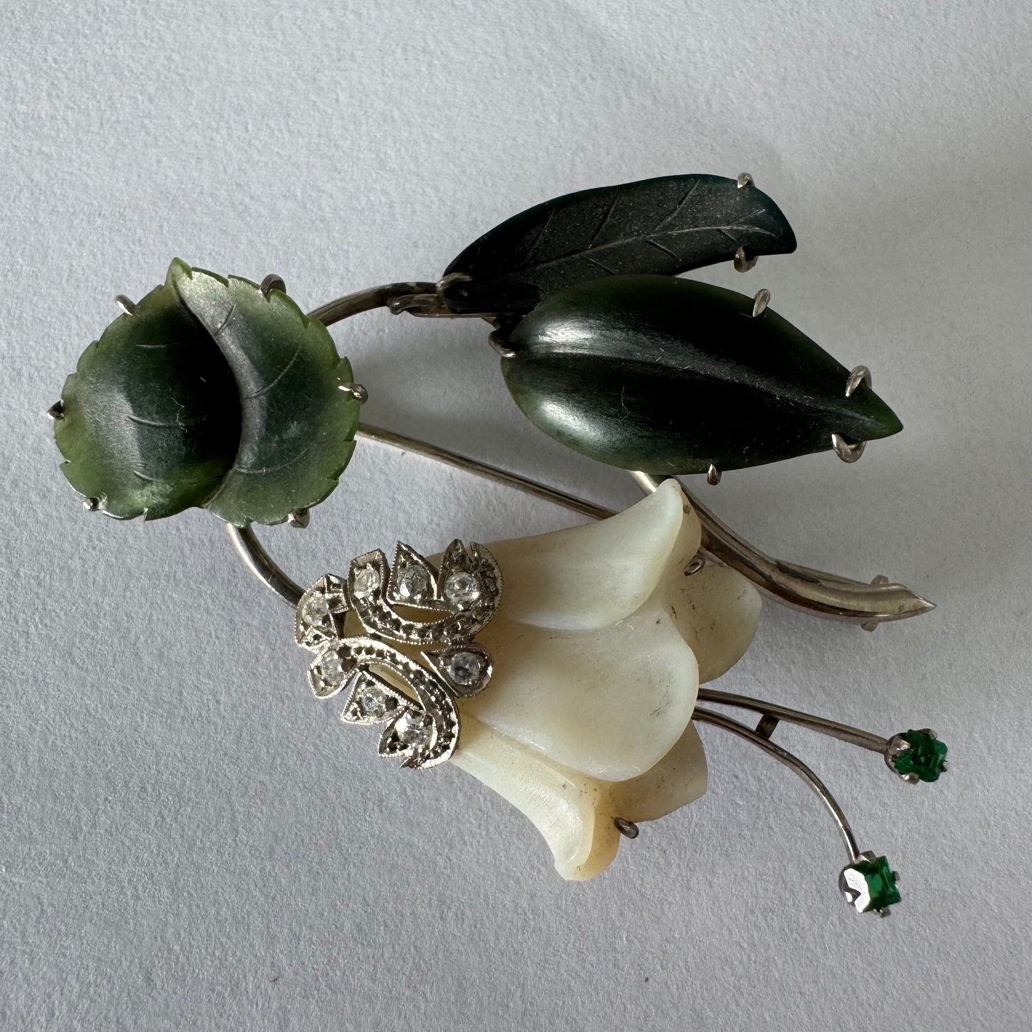 14K gold vintage brooch designed as a delicate floral composition