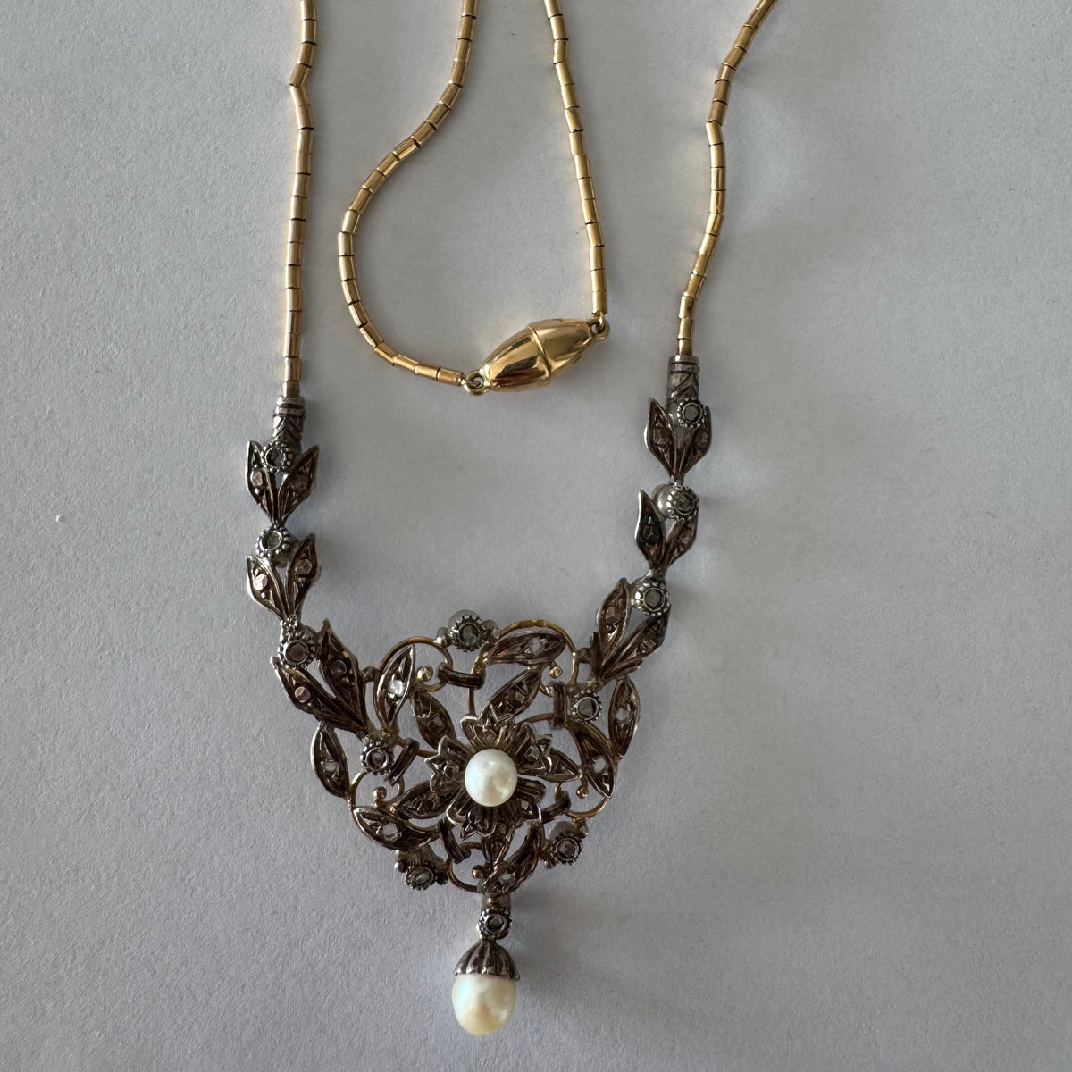 14K Gold Necklace with Pearls
Floral design & Diamonds with delicate details and a magnetic clasp.