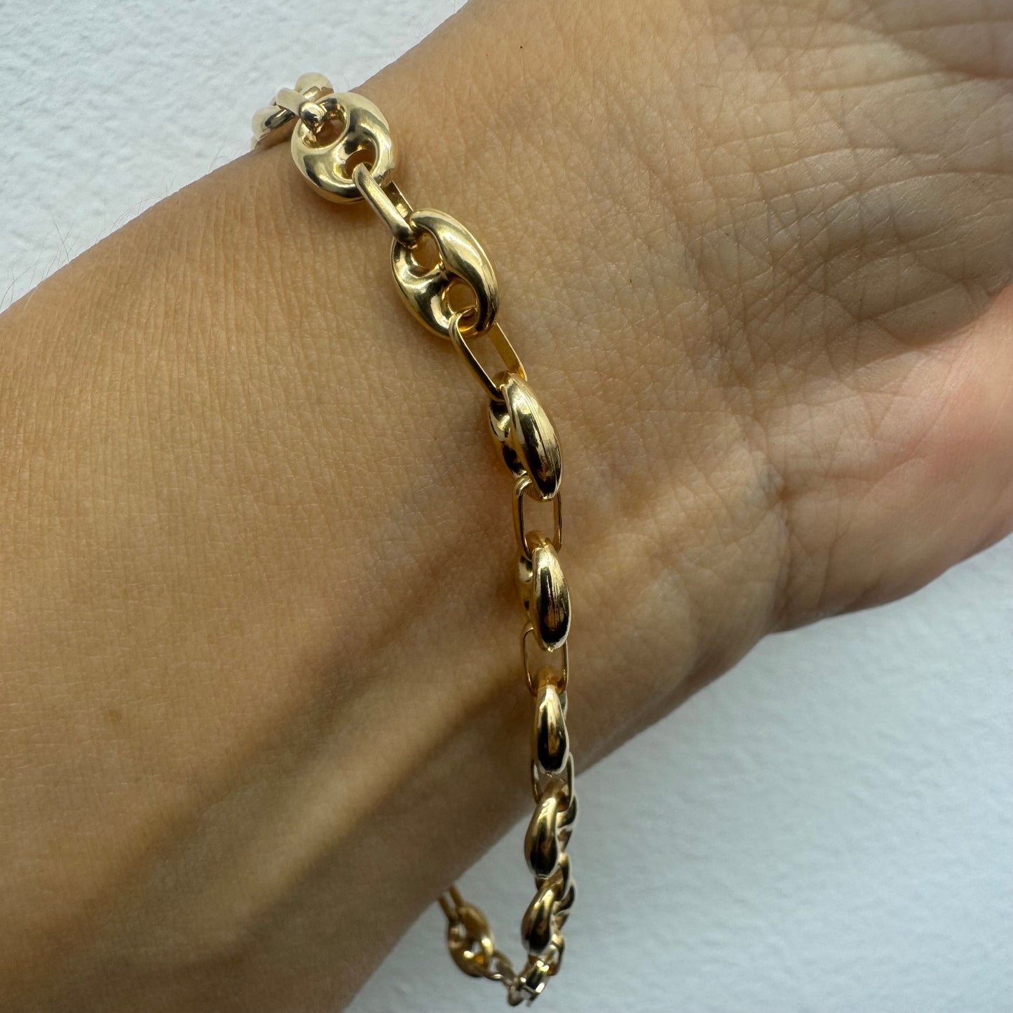 18K gold bracelet in a mariner link design
