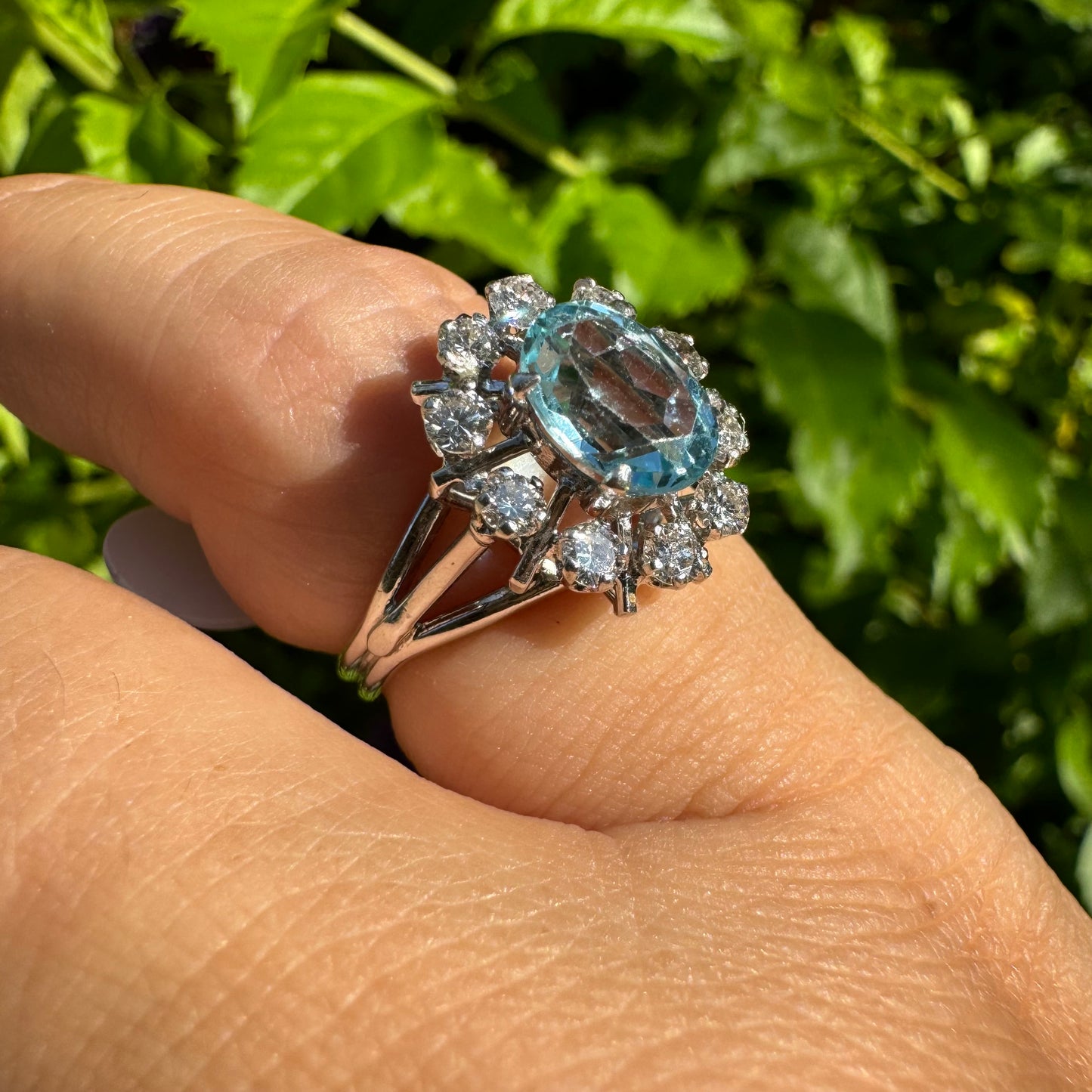 18K gold ring set with Aquamarine & Diamonds