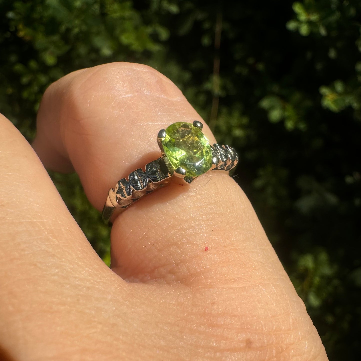 14K gold ring set with Peridot