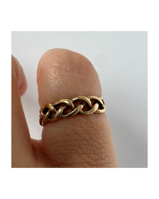 9K gold chain-link ring from England, featuring interlocking links